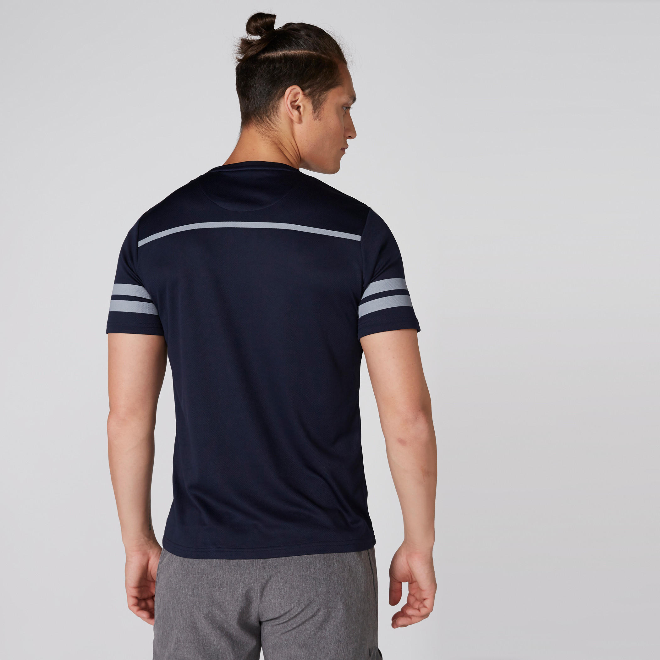 تيشيرت بياقة ضيقة وأكمام قصيرة وطبعات من كابا-men-clothing-sportswearandactivewear-tshirtsandpolos-image-2
