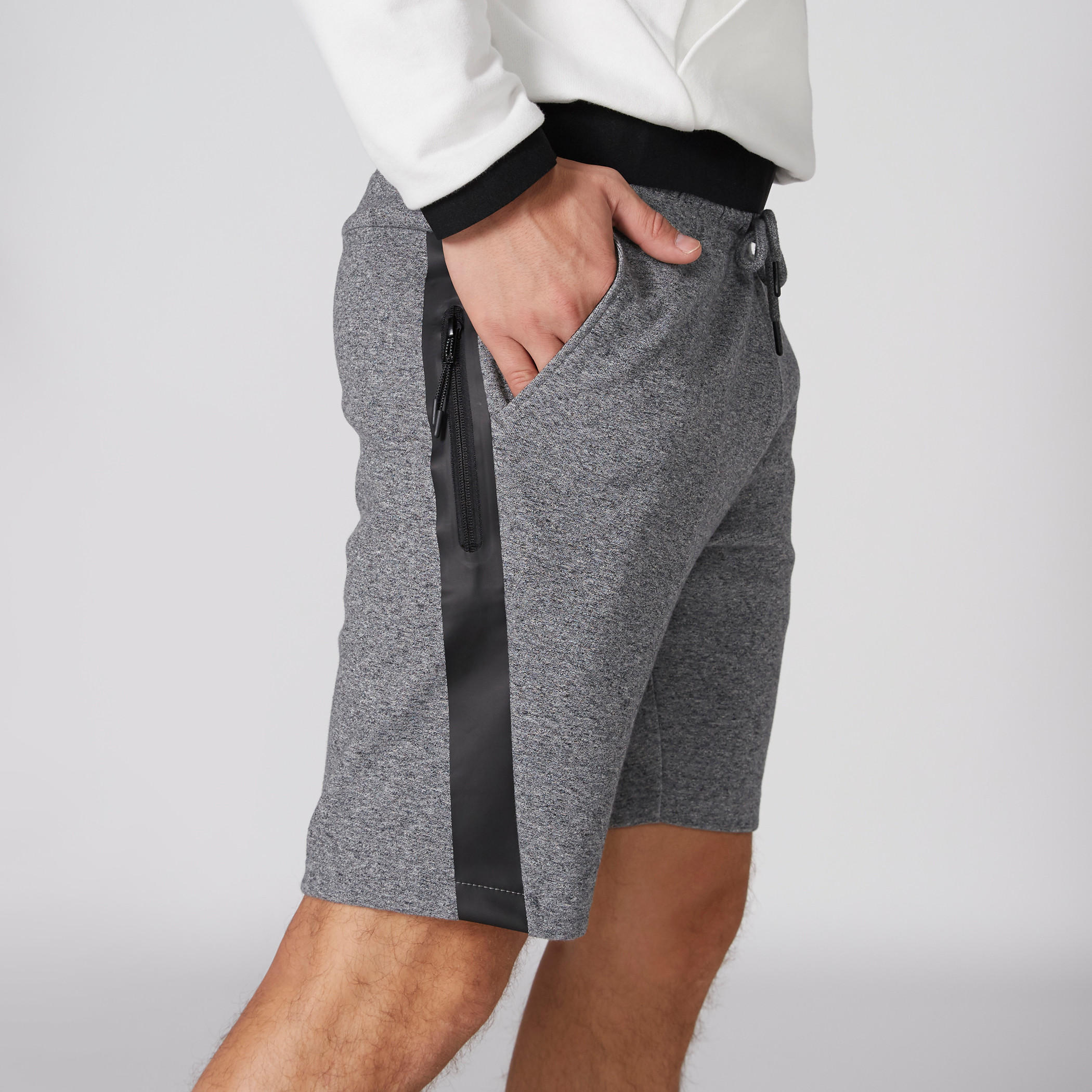شورت بخصر مطاطي متوسط الارتفاع وجيوب من كابا-men-clothing-sportswearandactivewear-bottoms-image-4