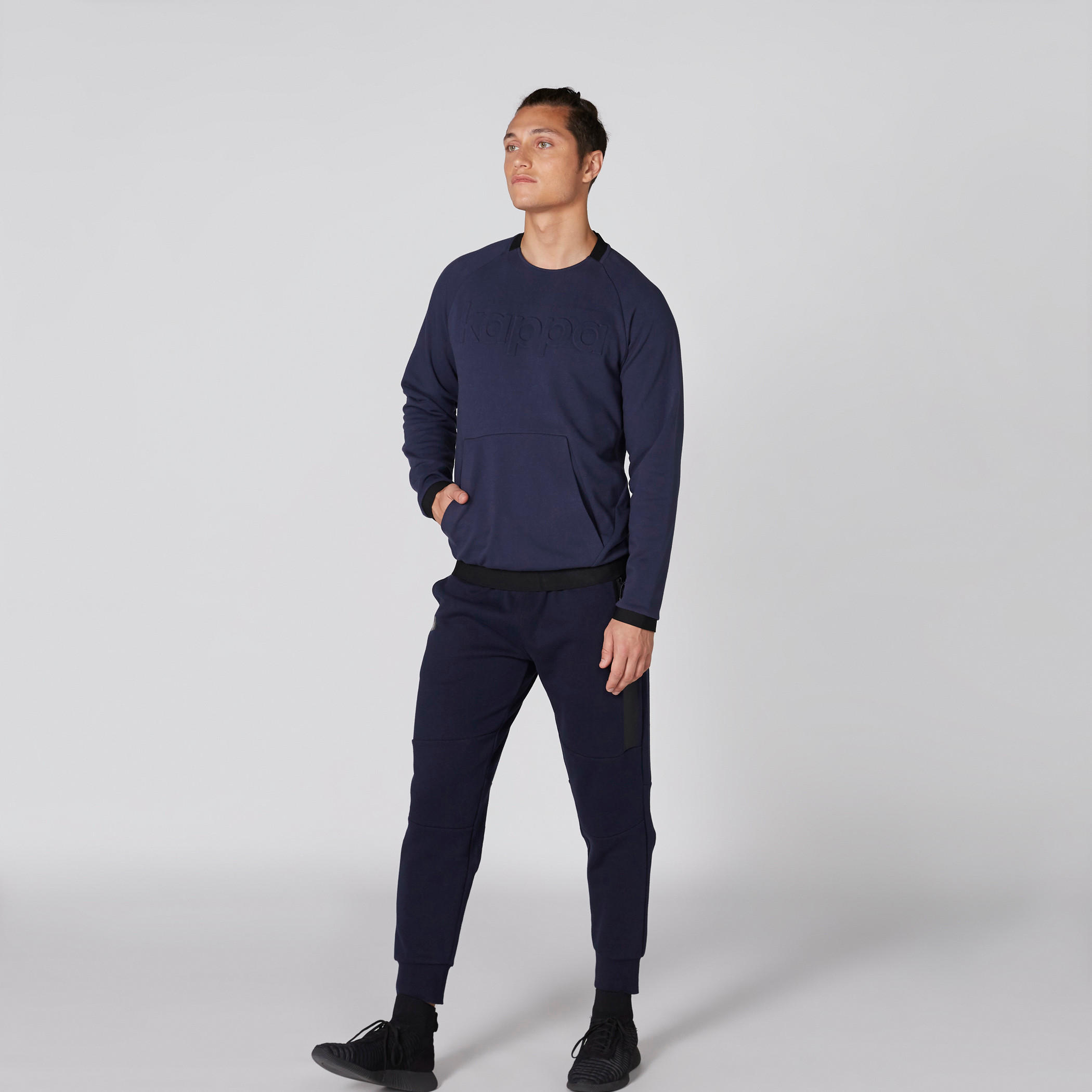 بنطال رياضي طويل بخصر مطّاطي من كابا-men-clothing-sportswearandactivewear-bottoms-image-15