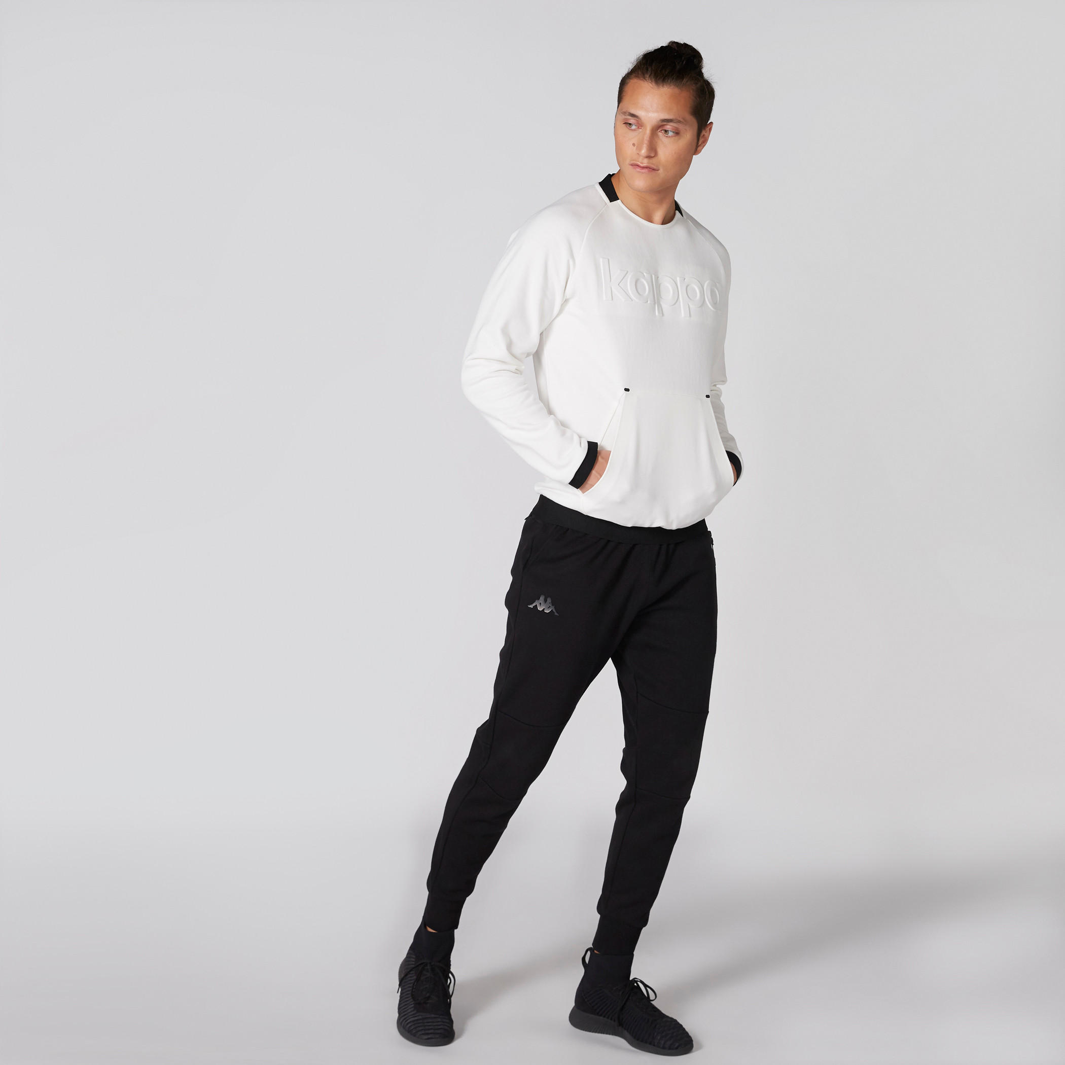 بنطال رياضي طويل بخصر مطّاطي من كابا-men-clothing-sportswearandactivewear-bottoms-image-7