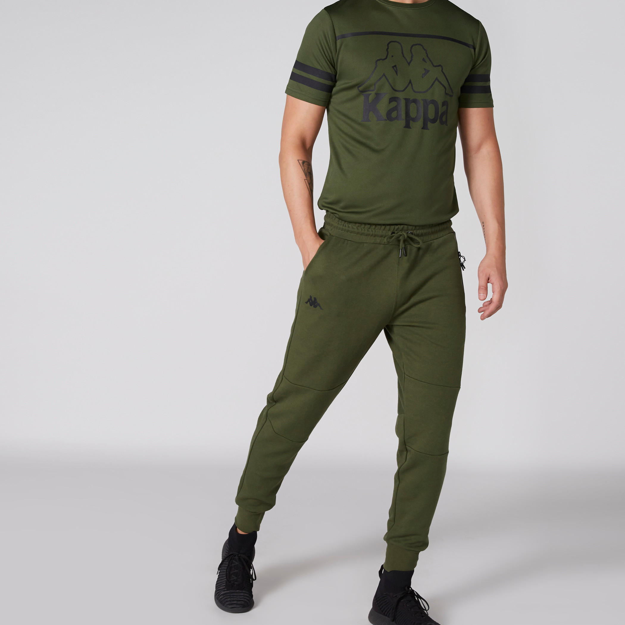 بنطال رياضي طويل بخصر مطّاطي من كابا-men-clothing-sportswearandactivewear-bottoms-image-9