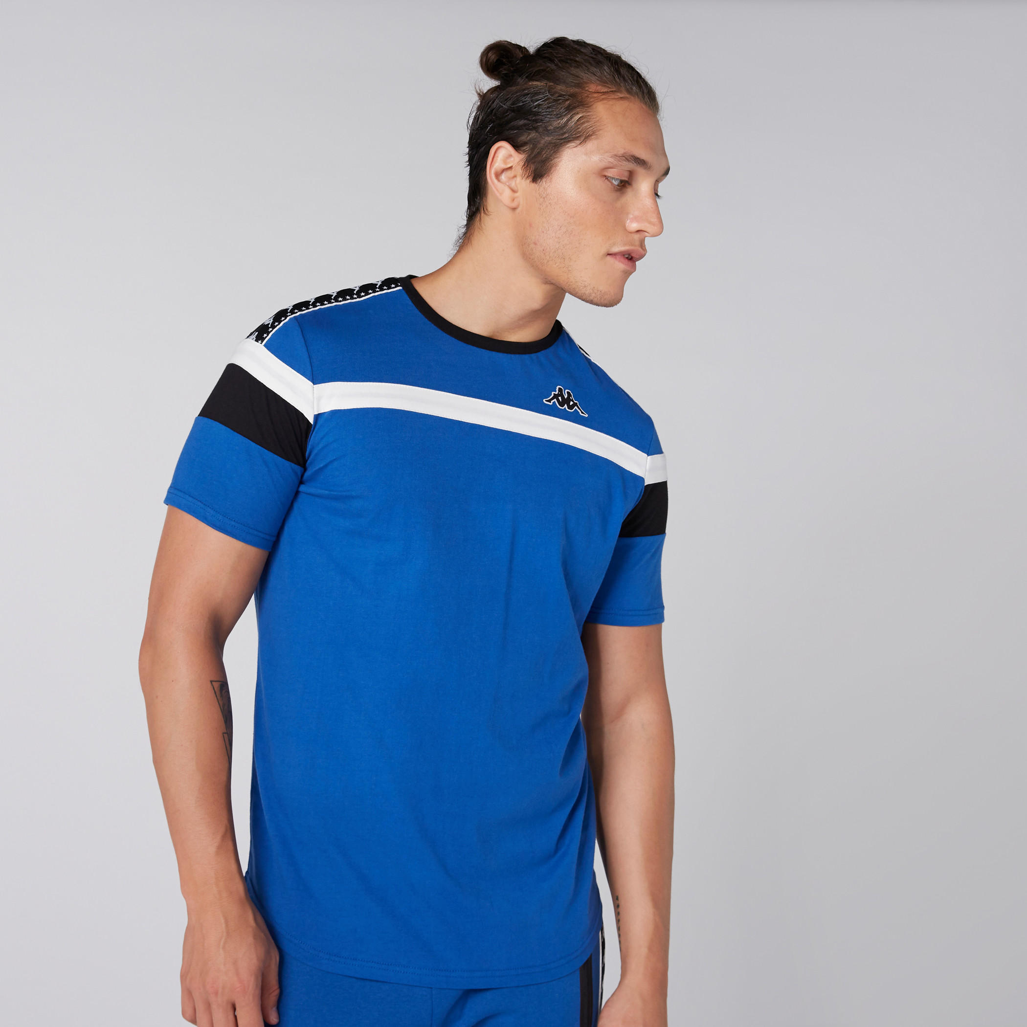 تيشيرت بياقة دائرية وأكمام قصيرة من كابا-men-clothing-sportswearandactivewear-tshirtsandpolos-image-1