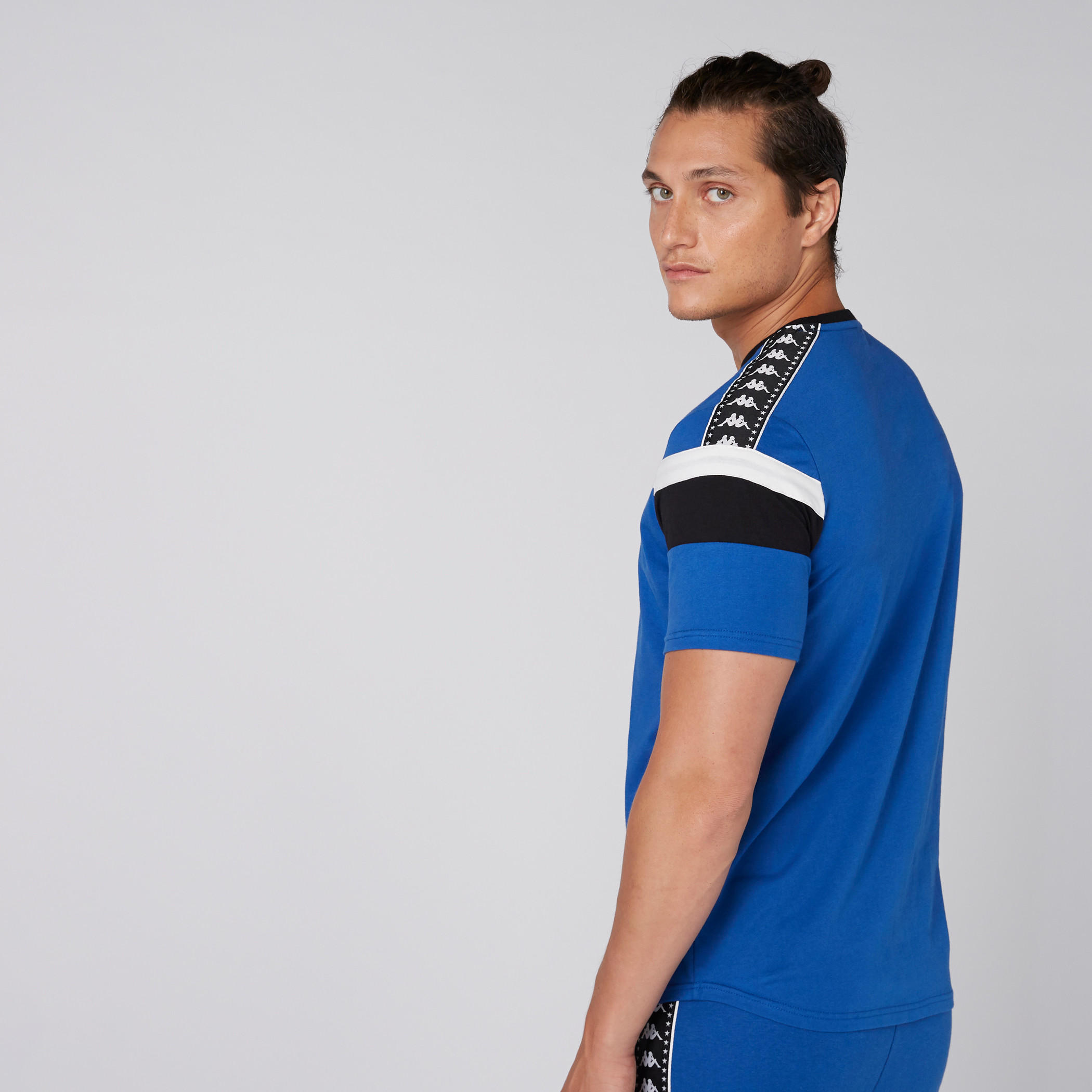 تيشيرت بياقة دائرية وأكمام قصيرة من كابا-men-clothing-sportswearandactivewear-tshirtsandpolos-image-3