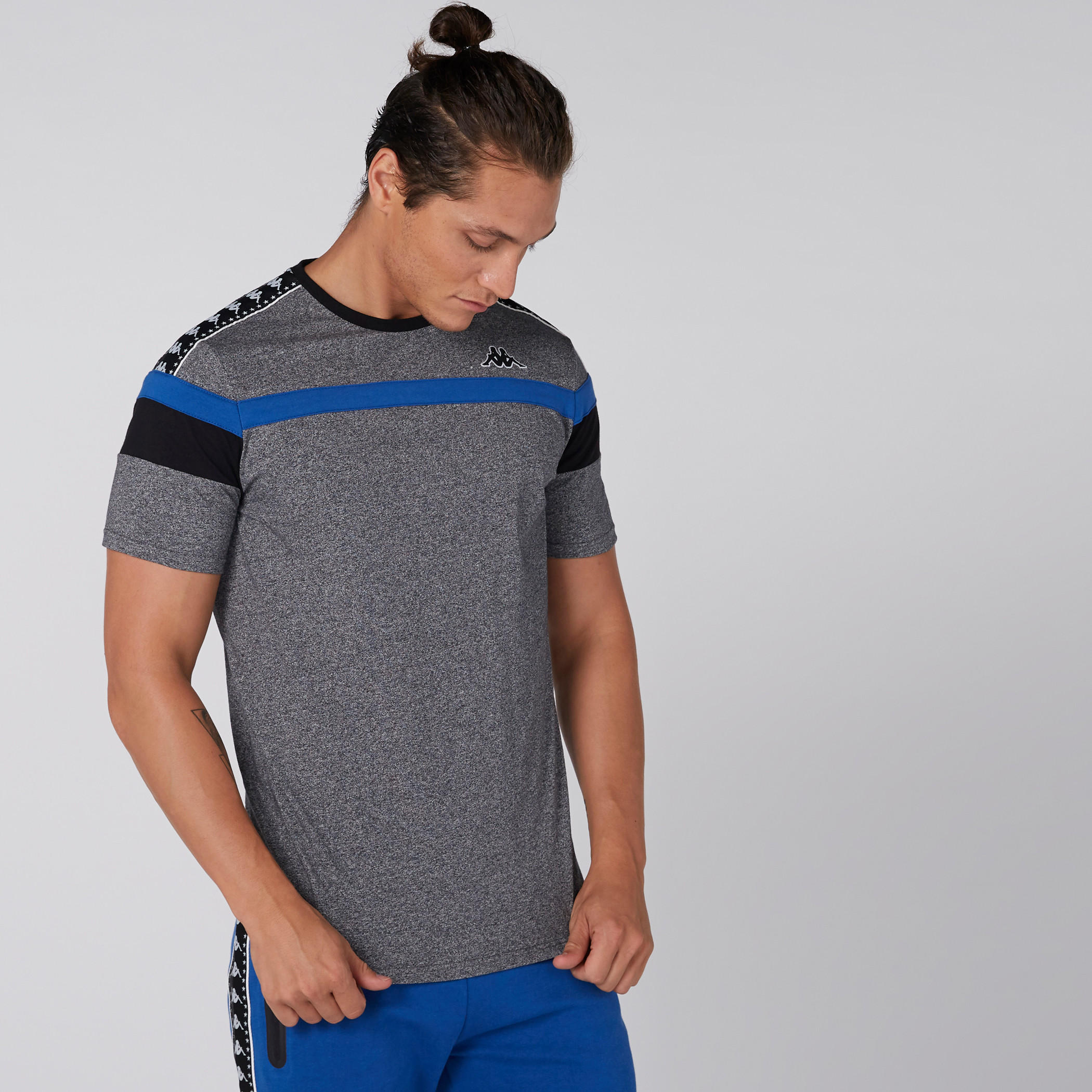 تيشيرت بياقة دائرية وأكمام قصيرة من كابا-men-clothing-sportswearandactivewear-tshirtsandpolos-image-1