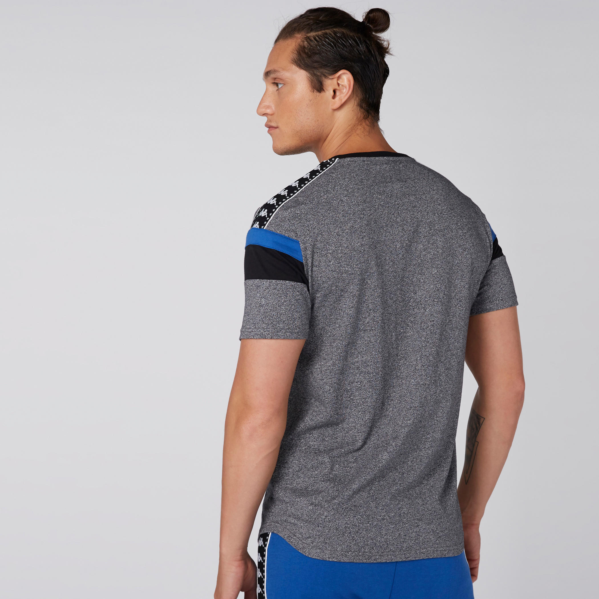 تيشيرت بياقة دائرية وأكمام قصيرة من كابا-men-clothing-sportswearandactivewear-tshirtsandpolos-image-3