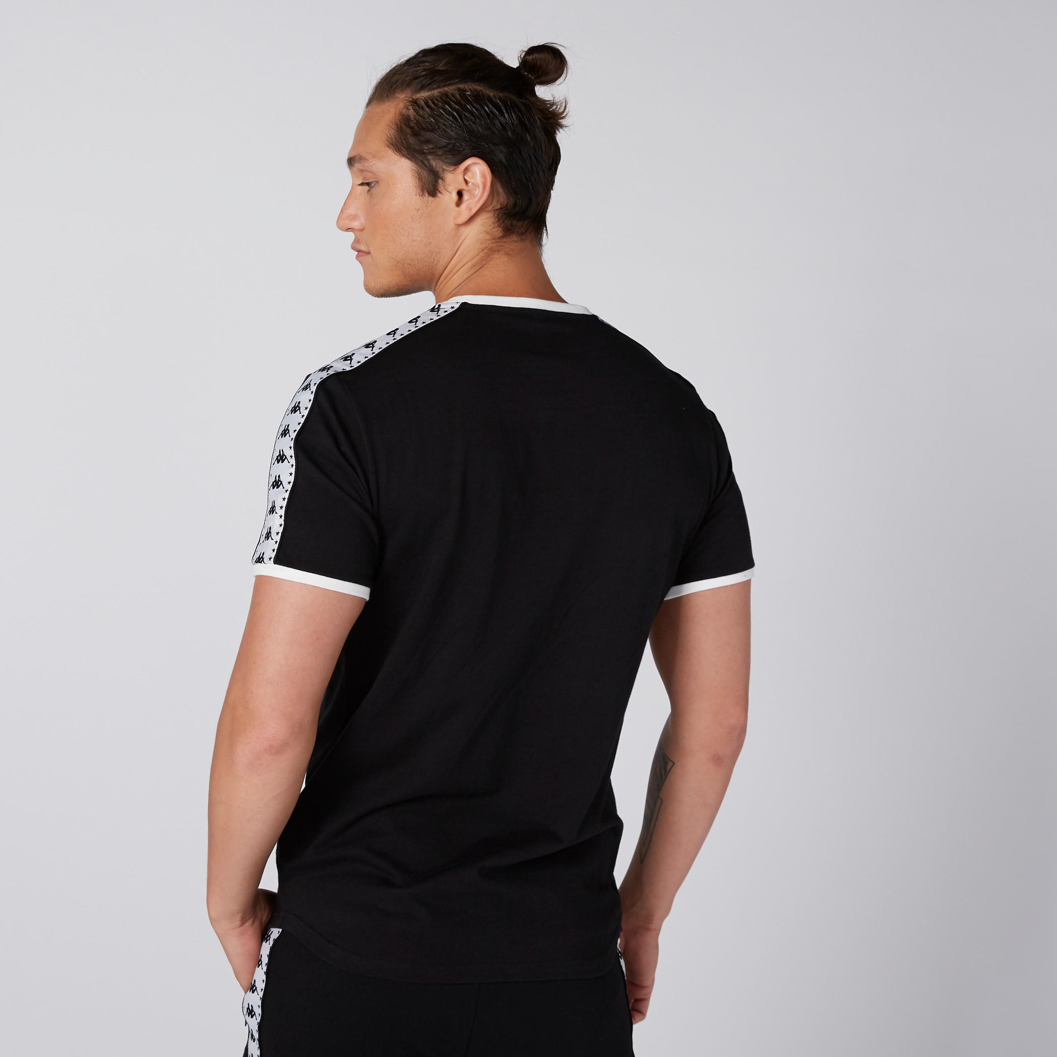 تيشيرت بياقة مستديرة وأكمام قصيرة من كابا-men-clothing-sportswearandactivewear-tshirtsandpolos-image-1