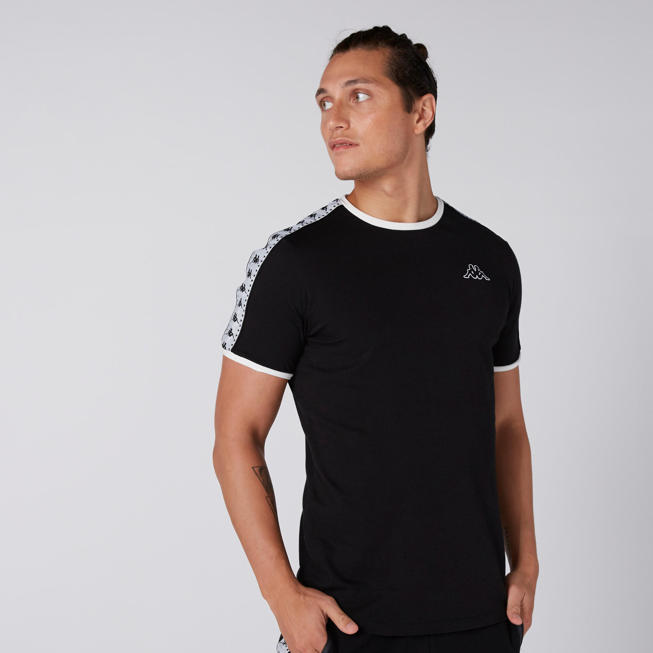 تيشيرت بياقة مستديرة وأكمام قصيرة من كابا-men-clothing-sportswearandactivewear-tshirtsandpolos-image-5