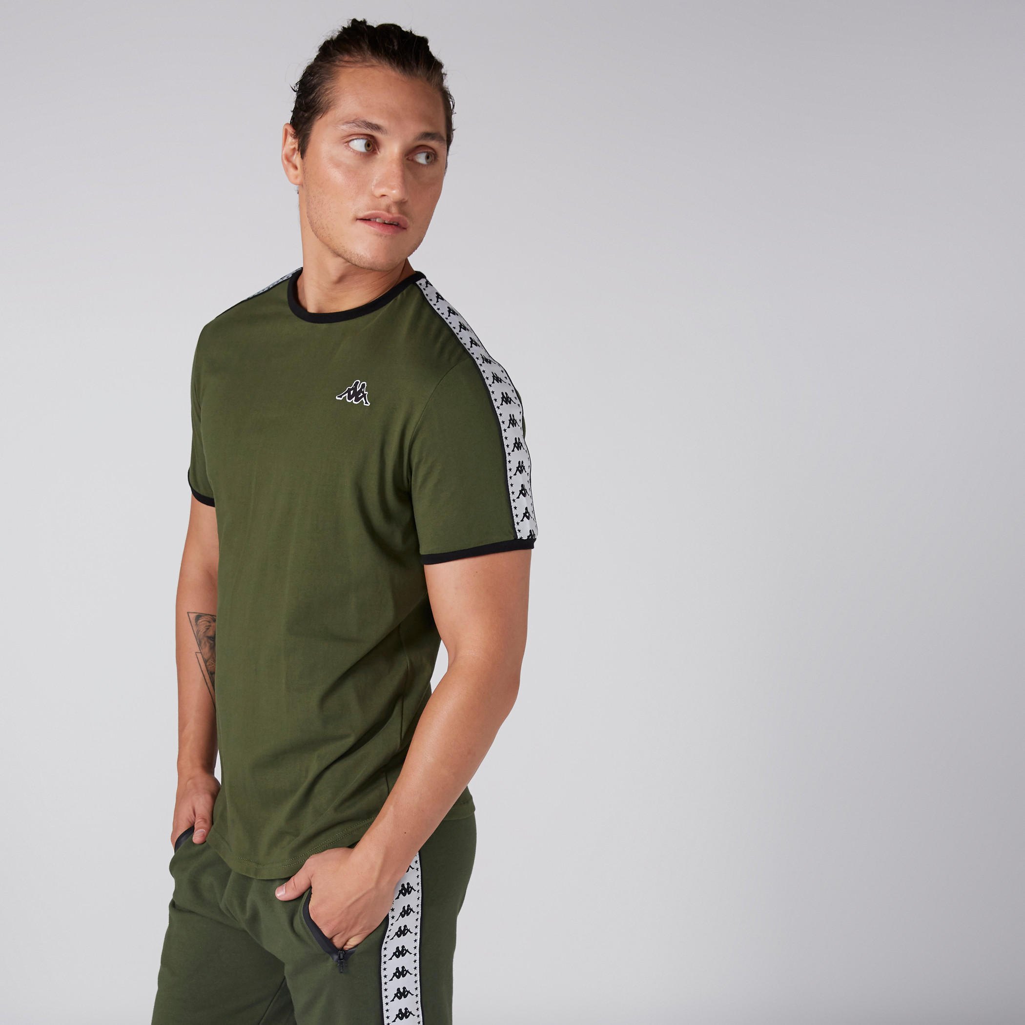 تيشيرت بياقة مستديرة وأكمام قصيرة من كابا-men-clothing-sportswearandactivewear-tshirtsandpolos-image-2