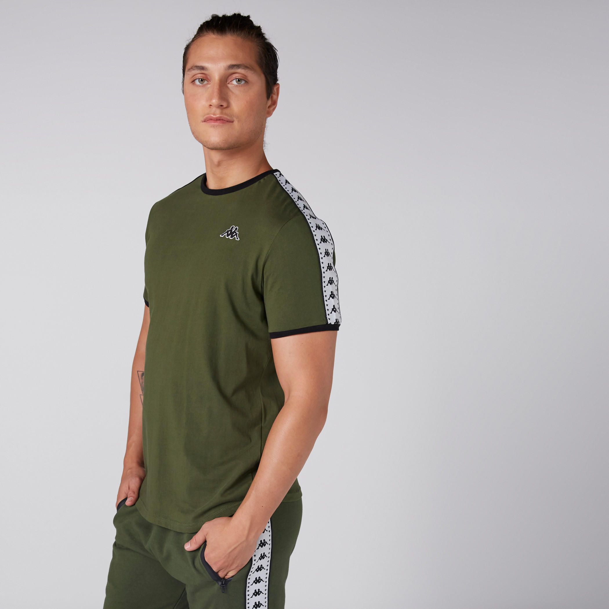تيشيرت بياقة مستديرة وأكمام قصيرة من كابا-men-clothing-sportswearandactivewear-tshirtsandpolos-image-3