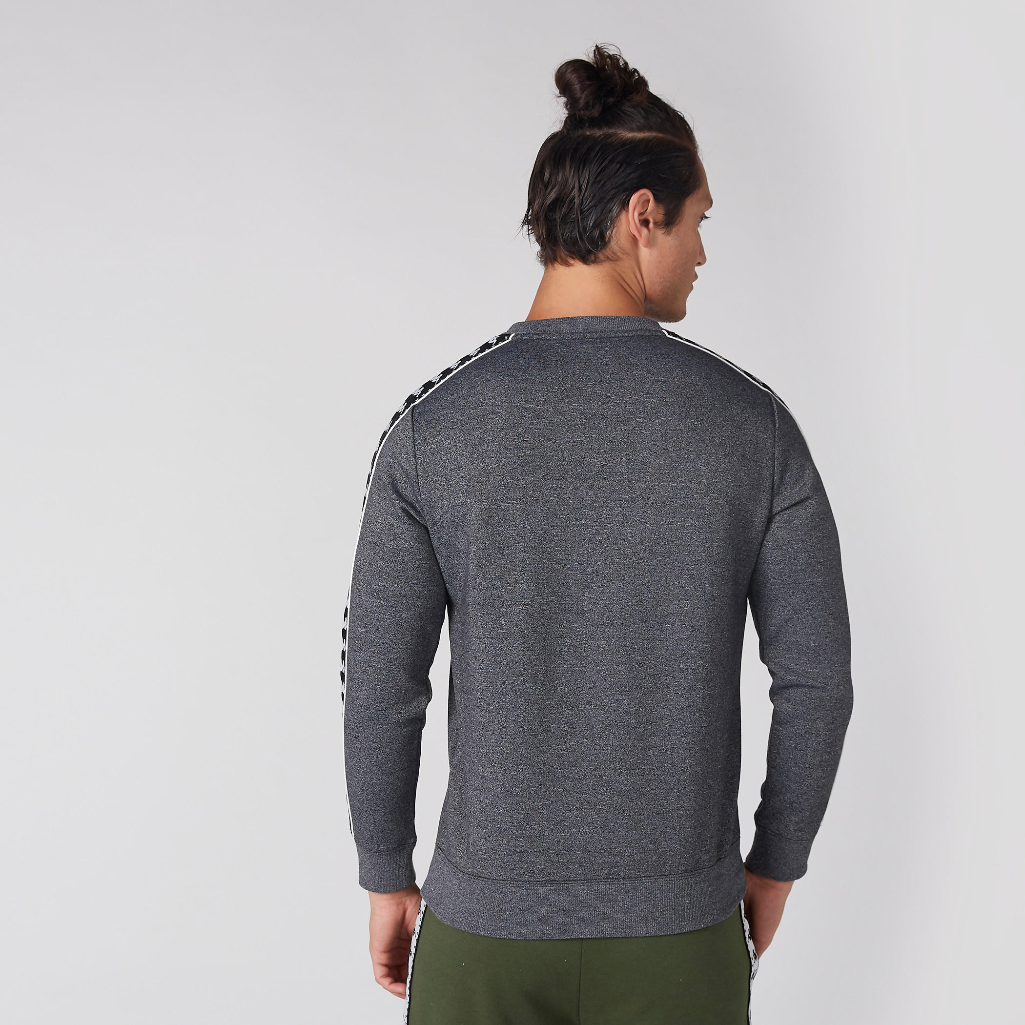 سويت شيرت منقوش بأكمام طويلة من كابا-men-winterwear-hoodiesandsweatshirts-image-2