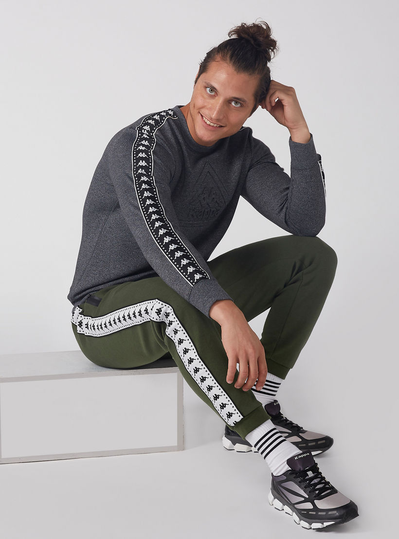 سويت شيرت منقوش بأكمام طويلة من كابا-men-winterwear-hoodiesandsweatshirts-image-3