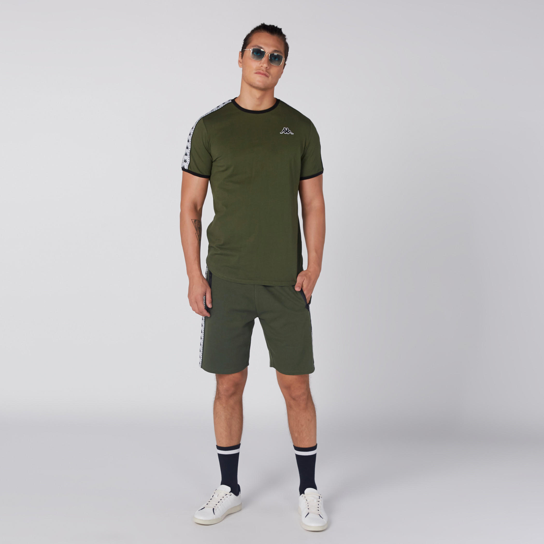 شورت بخصر مطّاطي وجيوب من كابا-men-clothing-bottoms-shorts-image-1