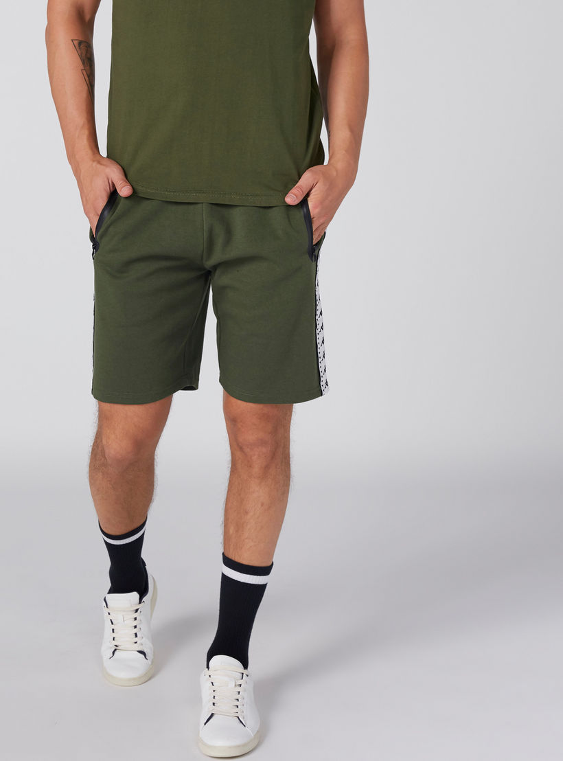 شورت بخصر مطّاطي وجيوب من كابا-men-clothing-bottoms-shorts-image-3