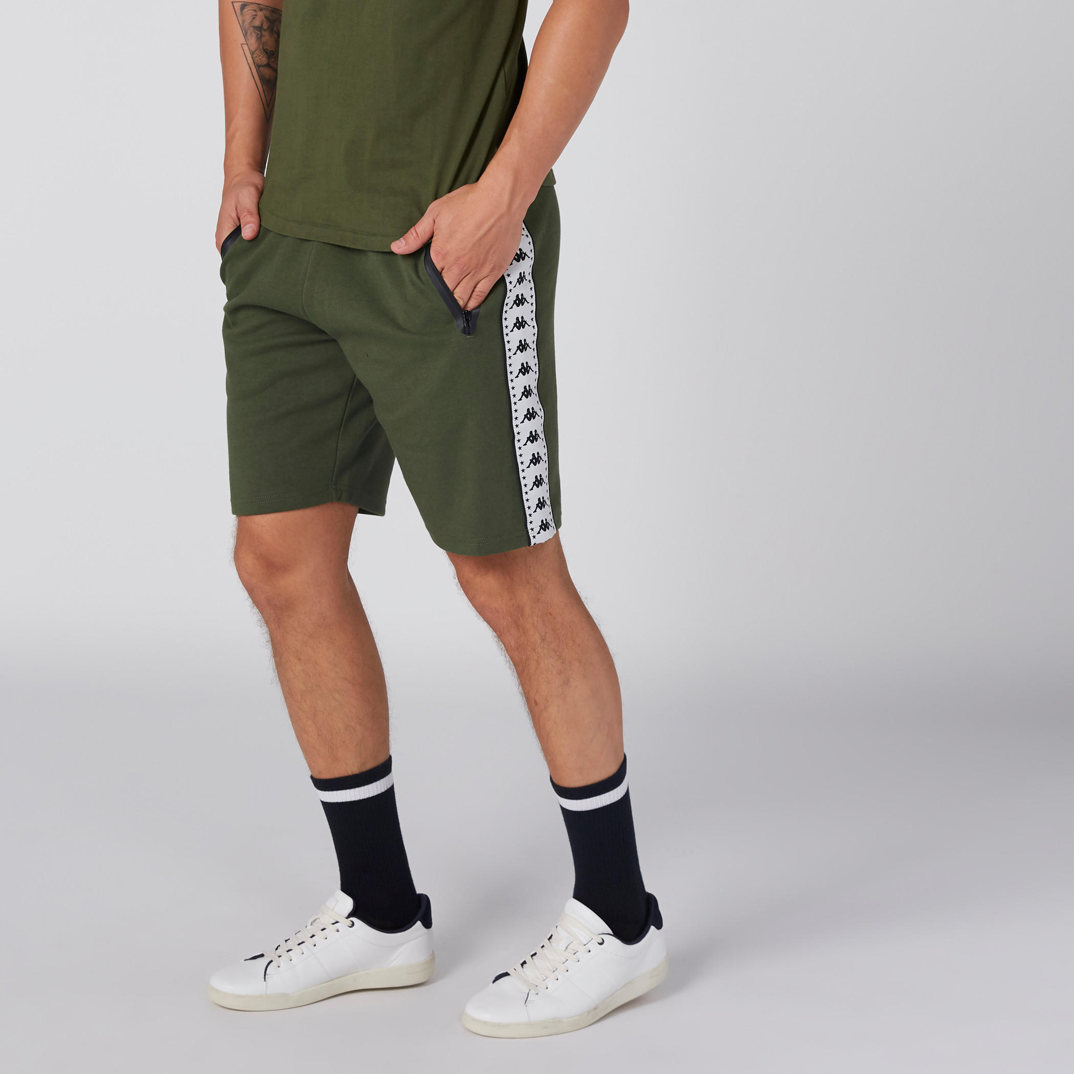 شورت بخصر مطّاطي وجيوب من كابا-men-clothing-bottoms-shorts-image-4