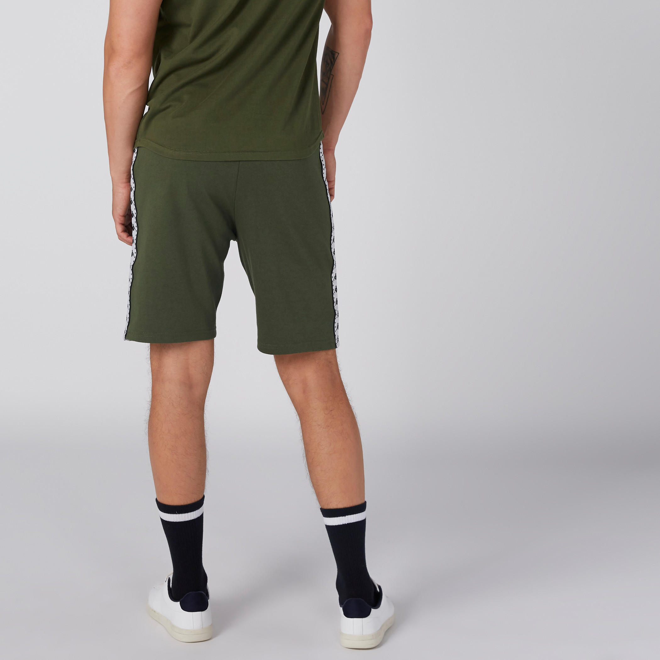 شورت بخصر مطّاطي وجيوب من كابا-men-clothing-bottoms-shorts-image-6