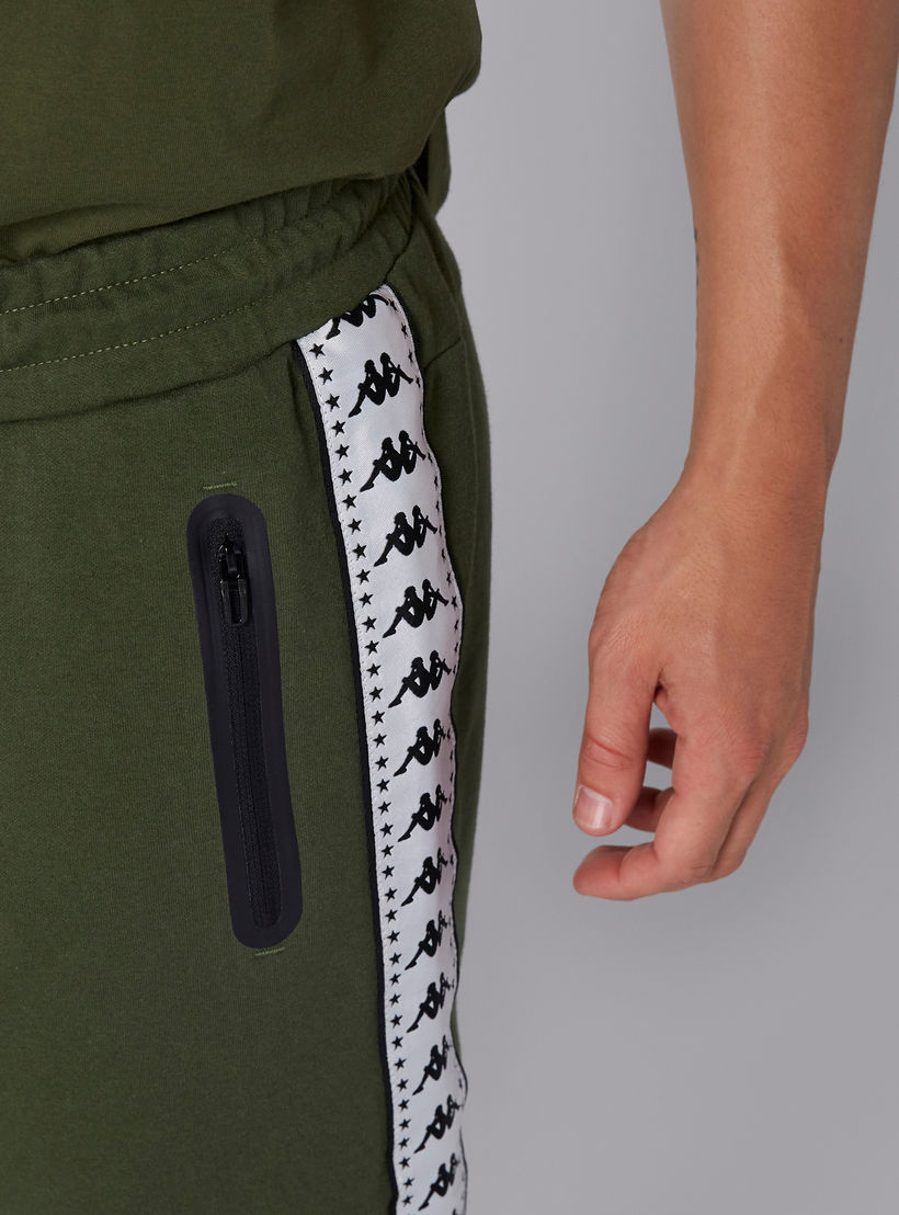 شورت بخصر مطّاطي وجيوب من كابا-men-clothing-bottoms-shorts-image-7