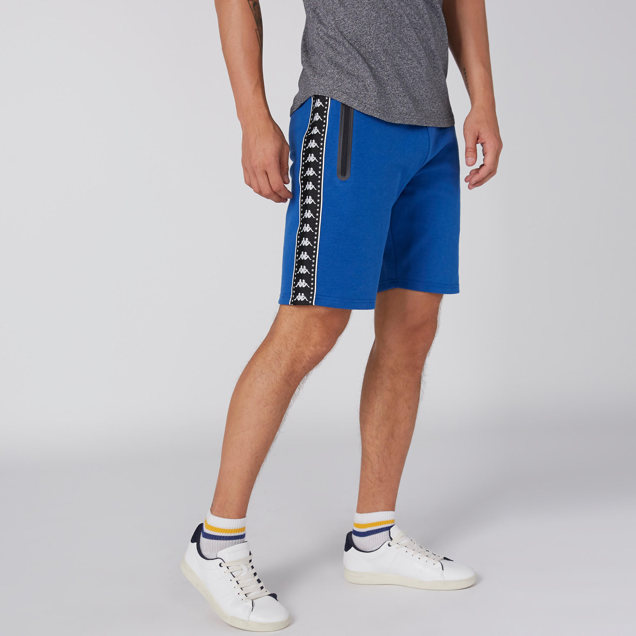شورت بخصر مطّاطي وجيوب من كابا-men-clothing-sportswearandactivewear-bottoms-image-2