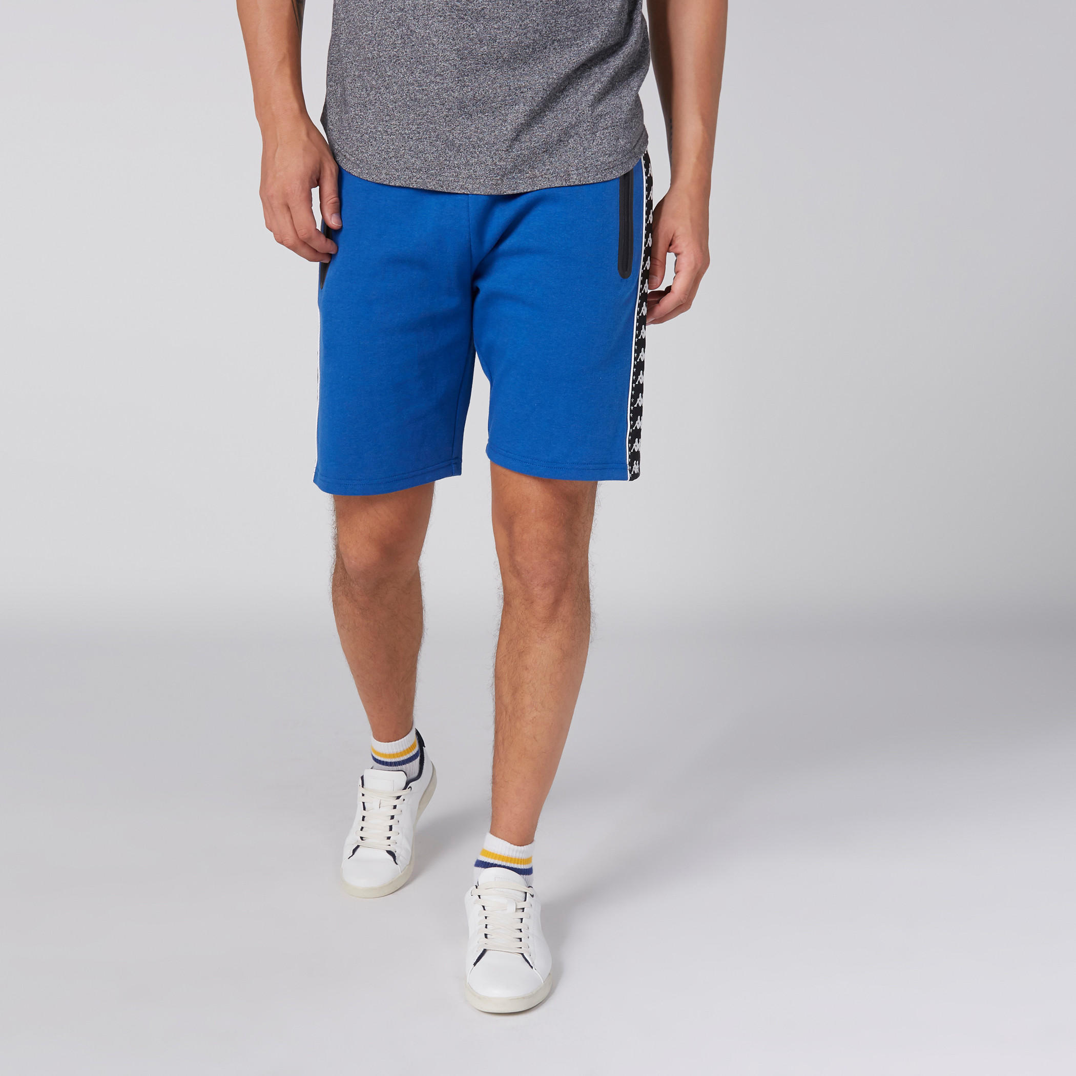 شورت بخصر مطّاطي وجيوب من كابا-men-clothing-sportswearandactivewear-bottoms-image-3