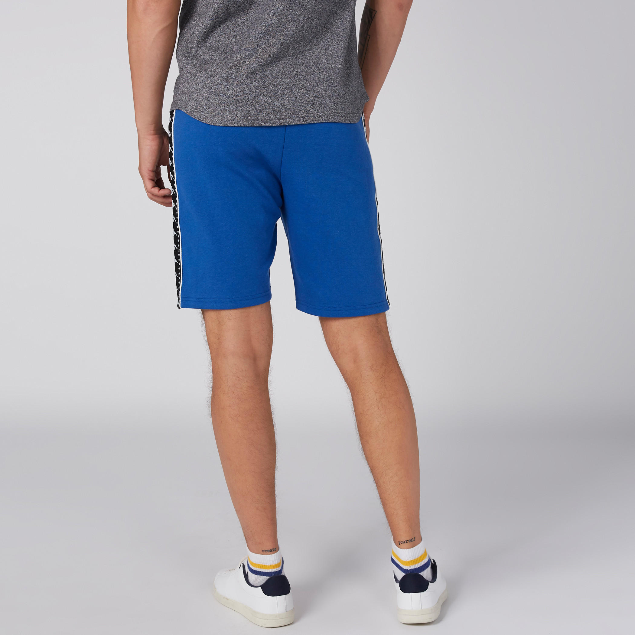 شورت بخصر مطّاطي وجيوب من كابا-men-clothing-sportswearandactivewear-bottoms-image-5