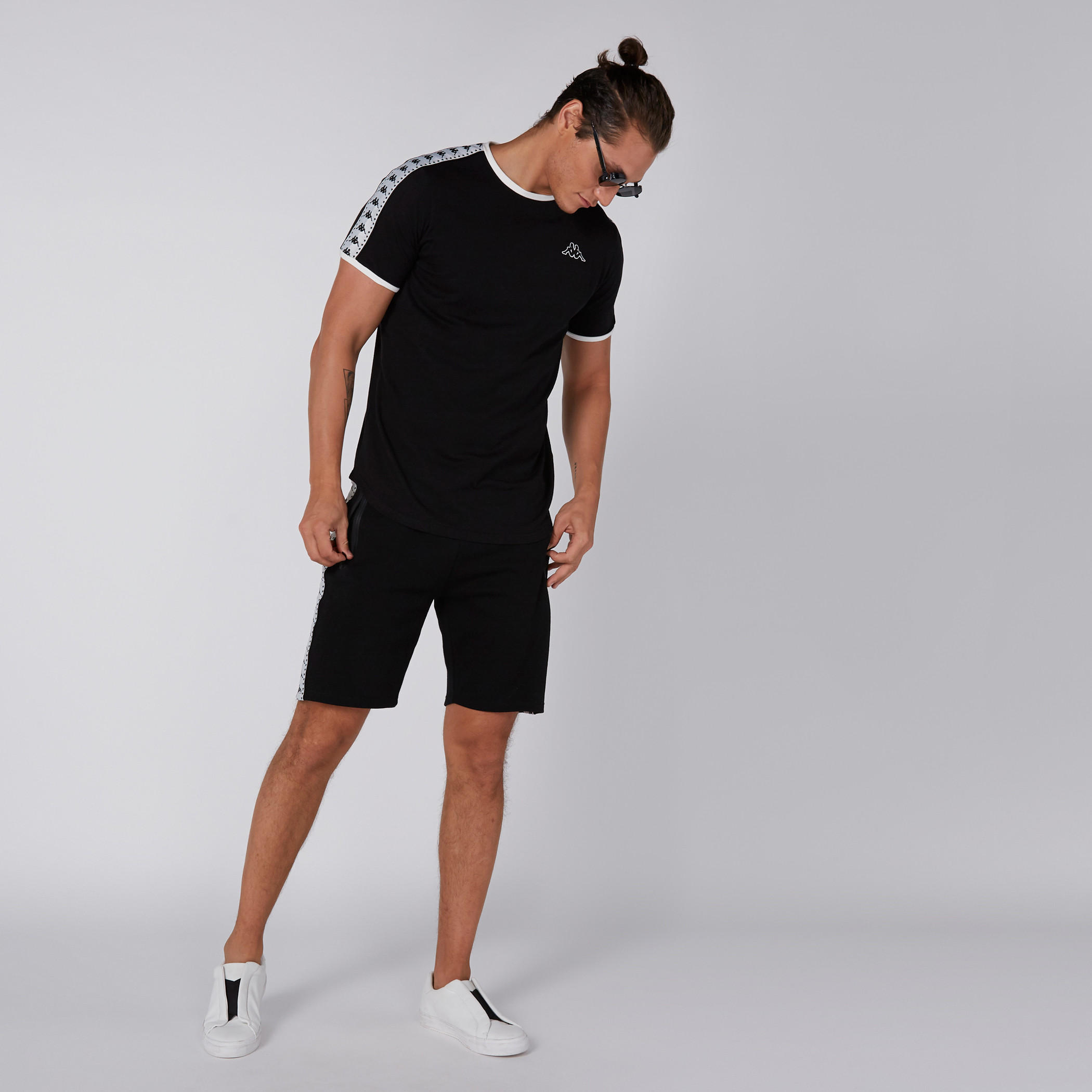 شورت بخصر مطّاطي وجيوب من كابا-men-clothing-bottoms-shorts-image-1