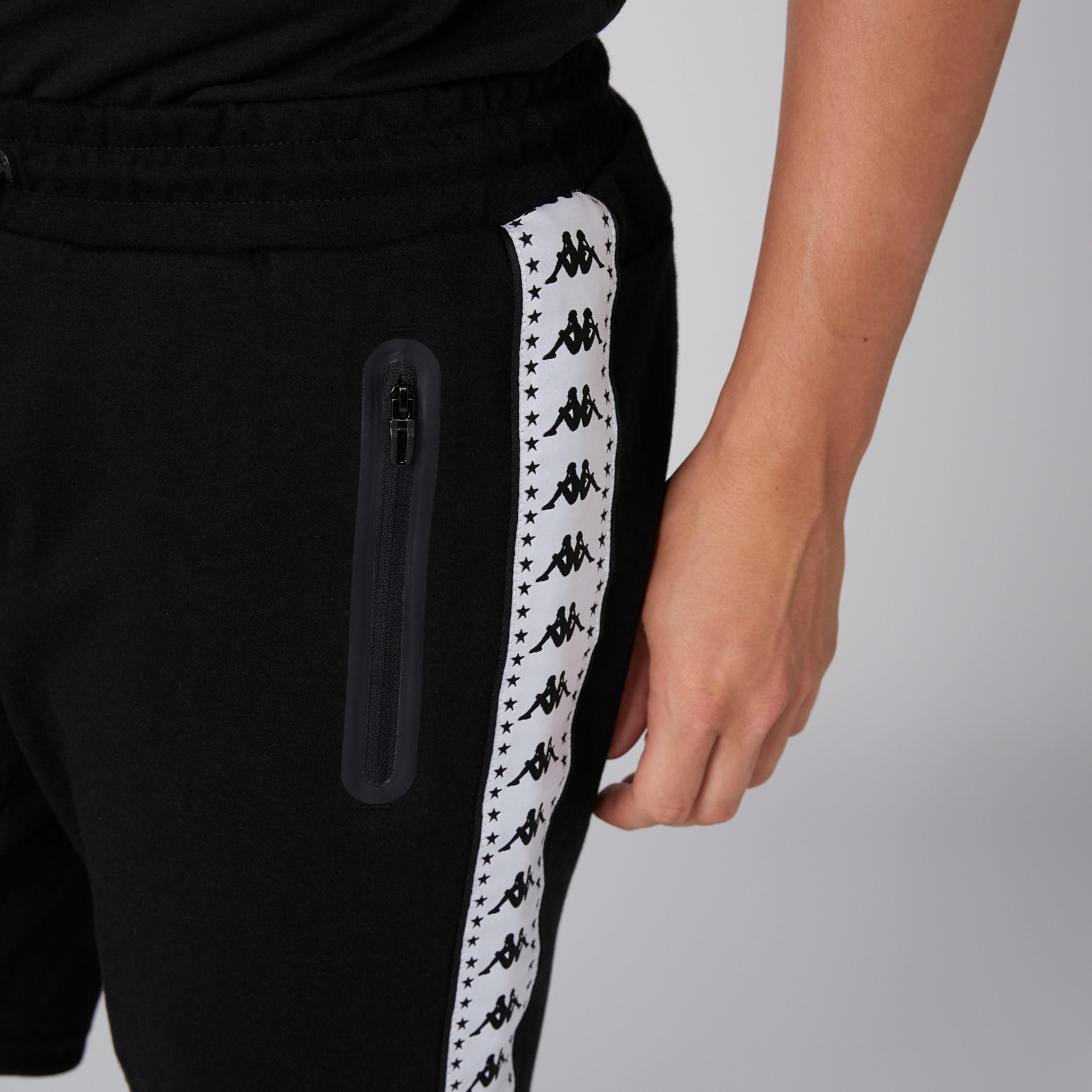 شورت بخصر مطّاطي وجيوب من كابا-men-clothing-bottoms-shorts-image-6