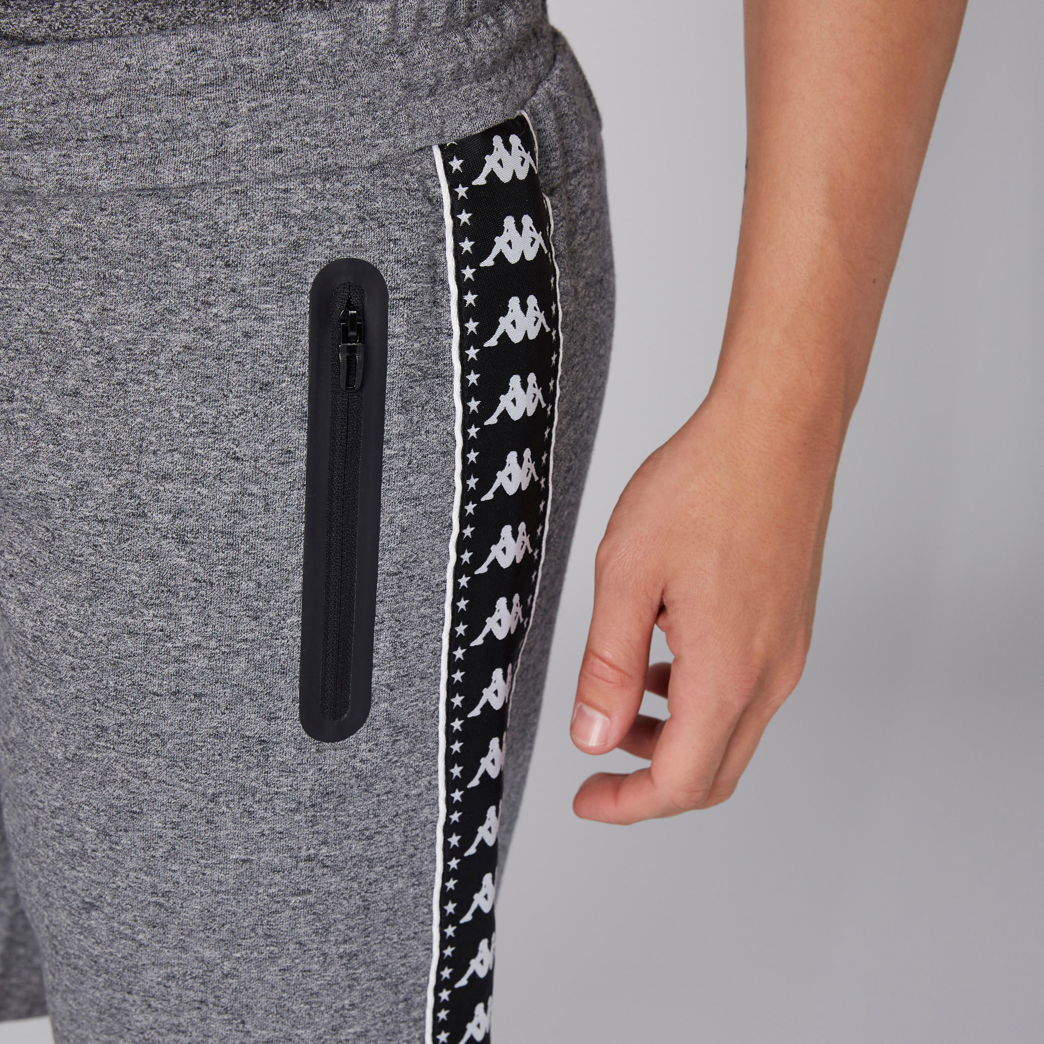 شورت بخصر مطّاطي وجيوب من كابا-men-clothing-bottoms-shorts-image-3