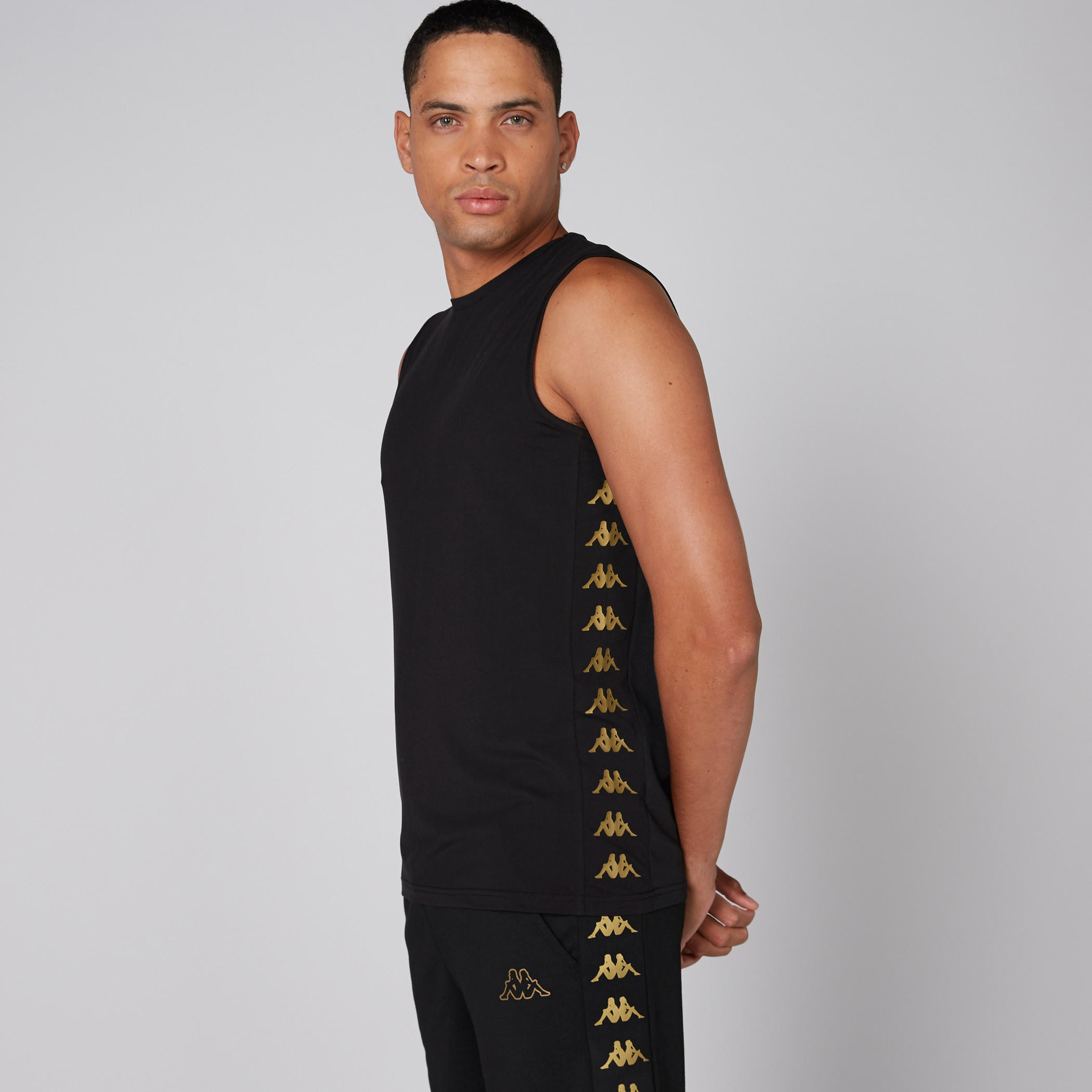 تيشيرت دون أكمام بياقة ضيقة وطبعات من كابا-men-clothing-sportswearandactivewear-tshirtsandpolos-image-4