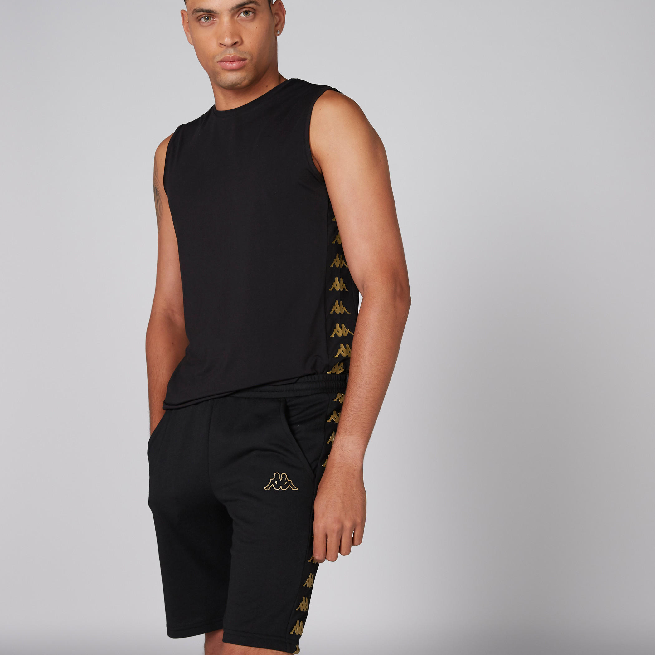 شورت بجيوب من كابا-men-clothing-sportswearandactivewear-bottoms-image-1