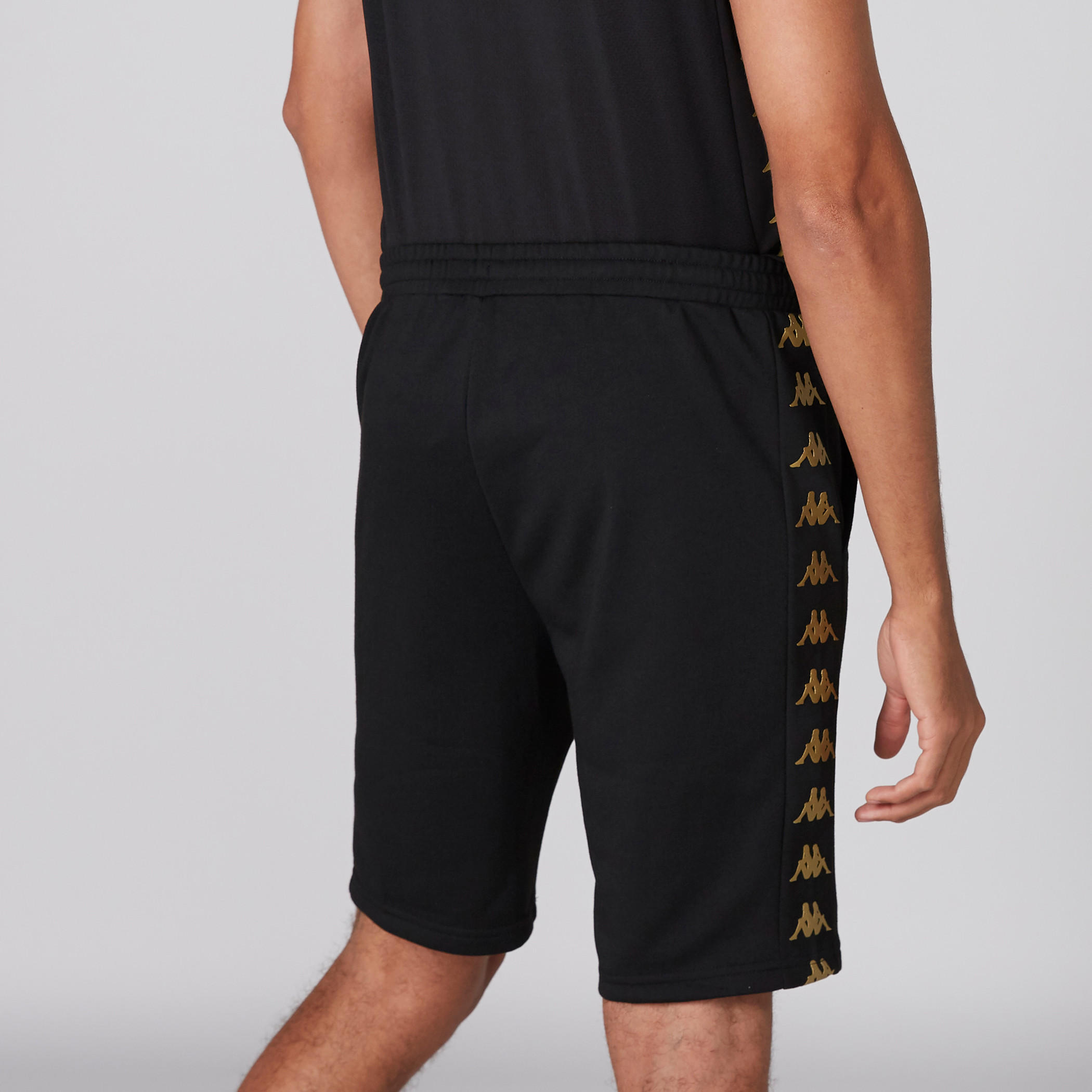 شورت بجيوب من كابا-men-clothing-sportswearandactivewear-bottoms-image-2