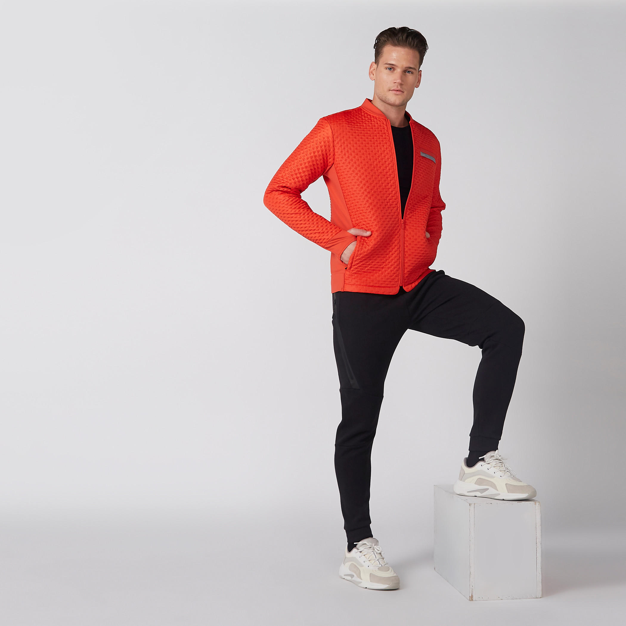 جاكيت بأكمام طويلة وفتحة إبهام من كابا-men-clothing-jacketsandblazers-jackets-image-4