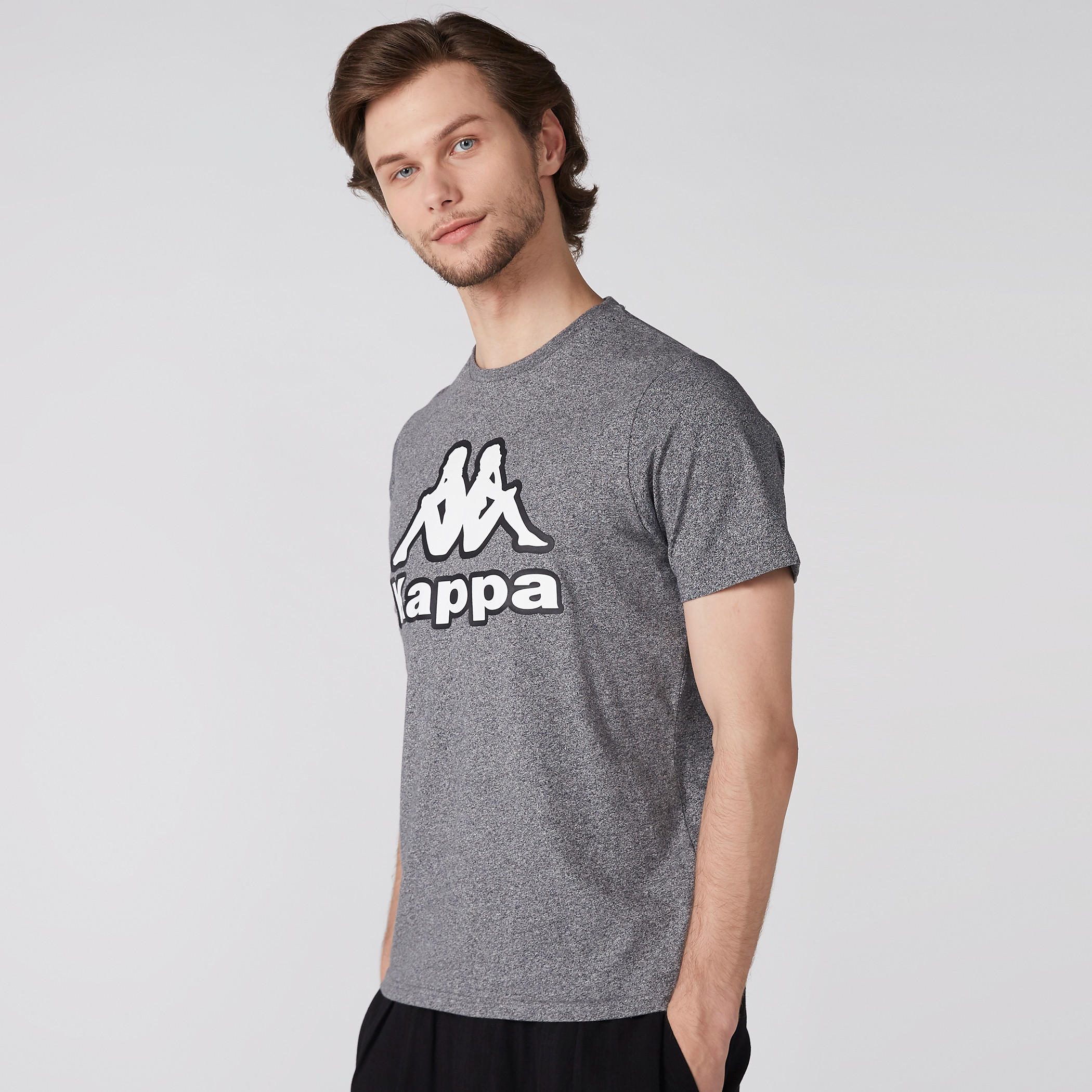 تيشيرت بياقة ضيقة وأكمام قصيرة وطبعات من كابا-men-clothing-sportswearandactivewear-tshirtsandpolos-image-2