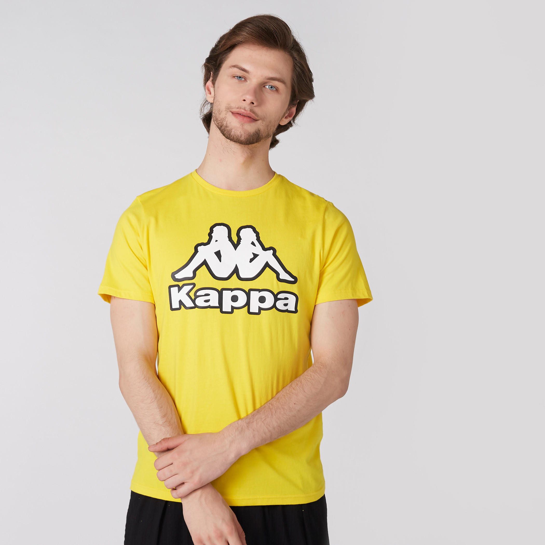 تيشيرت بياقة ضيقة وأكمام قصيرة وطبعات من كابا-men-clothing-sportswearandactivewear-tshirtsandpolos-image-1
