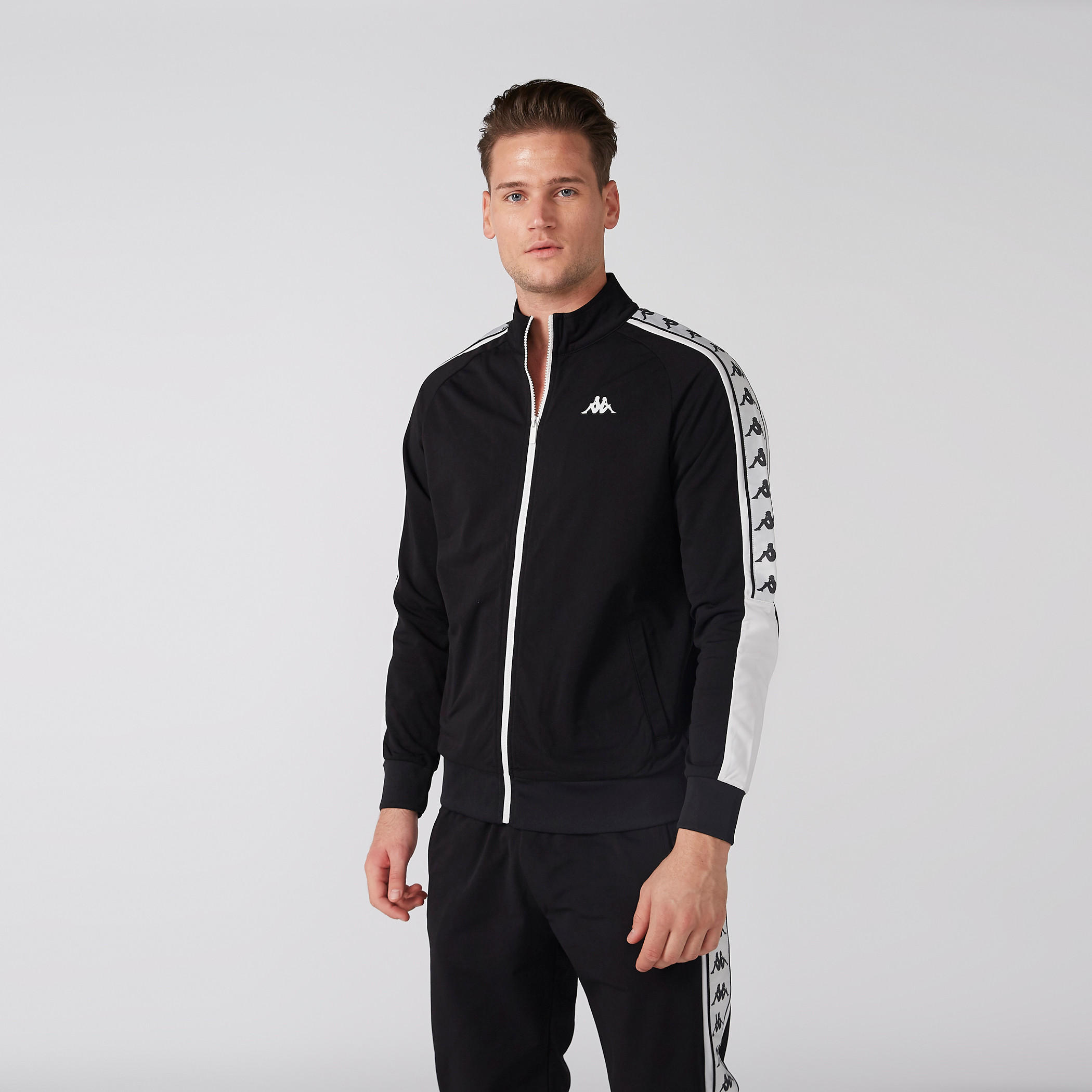 طقم بنطال رياضي بجيوب وجاكيت من كابا-men-clothing-sportswearandactivewear-tracksuits-image-3