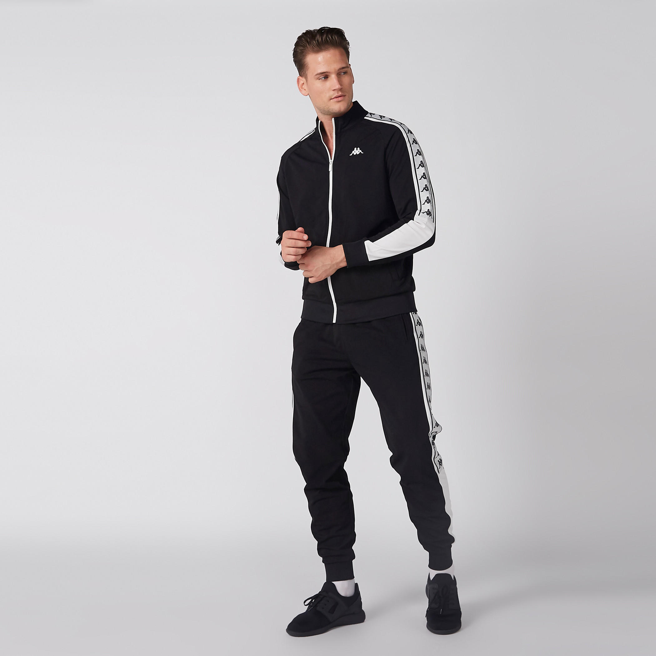 طقم بنطال رياضي بجيوب وجاكيت من كابا-men-clothing-sportswearandactivewear-tracksuits-image-4