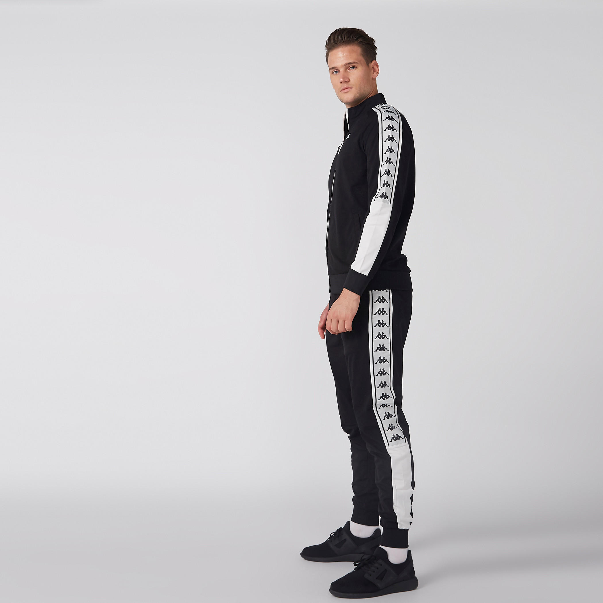 طقم بنطال رياضي بجيوب وجاكيت من كابا-men-clothing-sportswearandactivewear-tracksuits-image-5