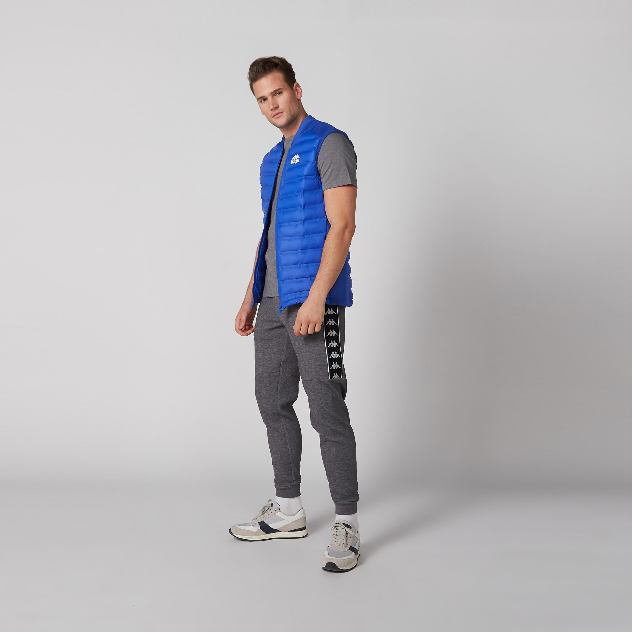 جاكيت جيليه بسحّاب إغلاق وجيوب كانجارو من كابا-men-clothing-jacketsandblazers-jackets-image-1