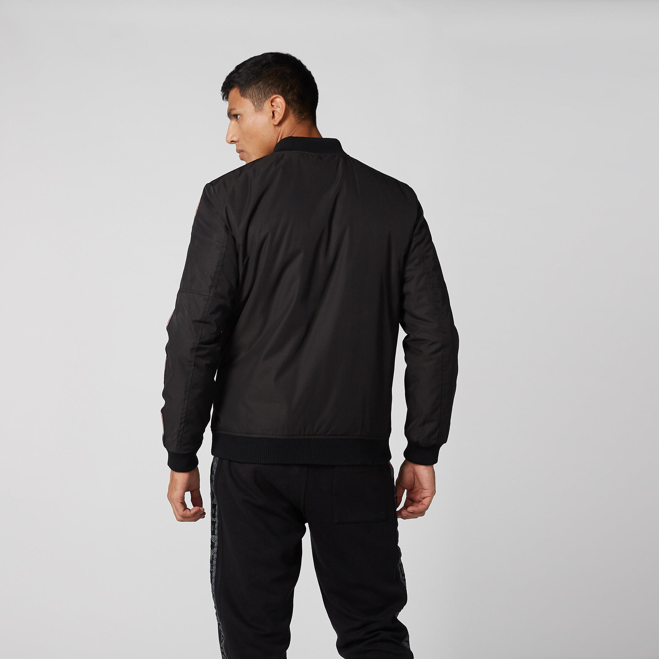 جاكيت بأكمام طويلة وسحّاب إغلاق من كابا-men-clothing-jacketsandblazers-jackets-image-4