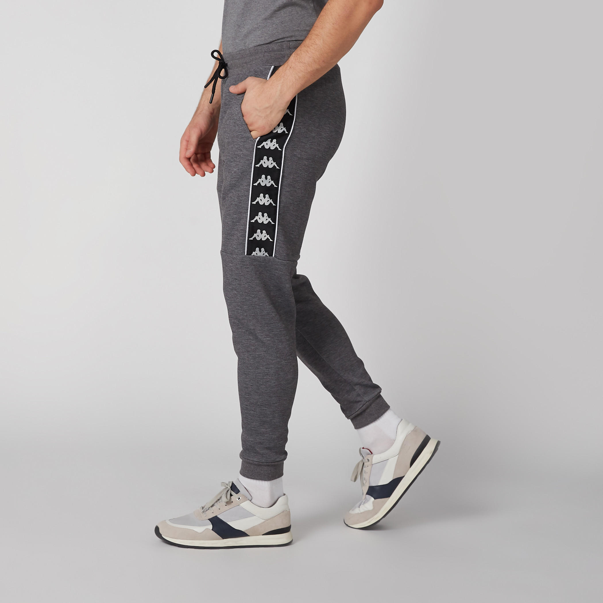 بنطال رياضي برباط وجيوب من كابا-men-clothing-bottoms-joggers-image-1