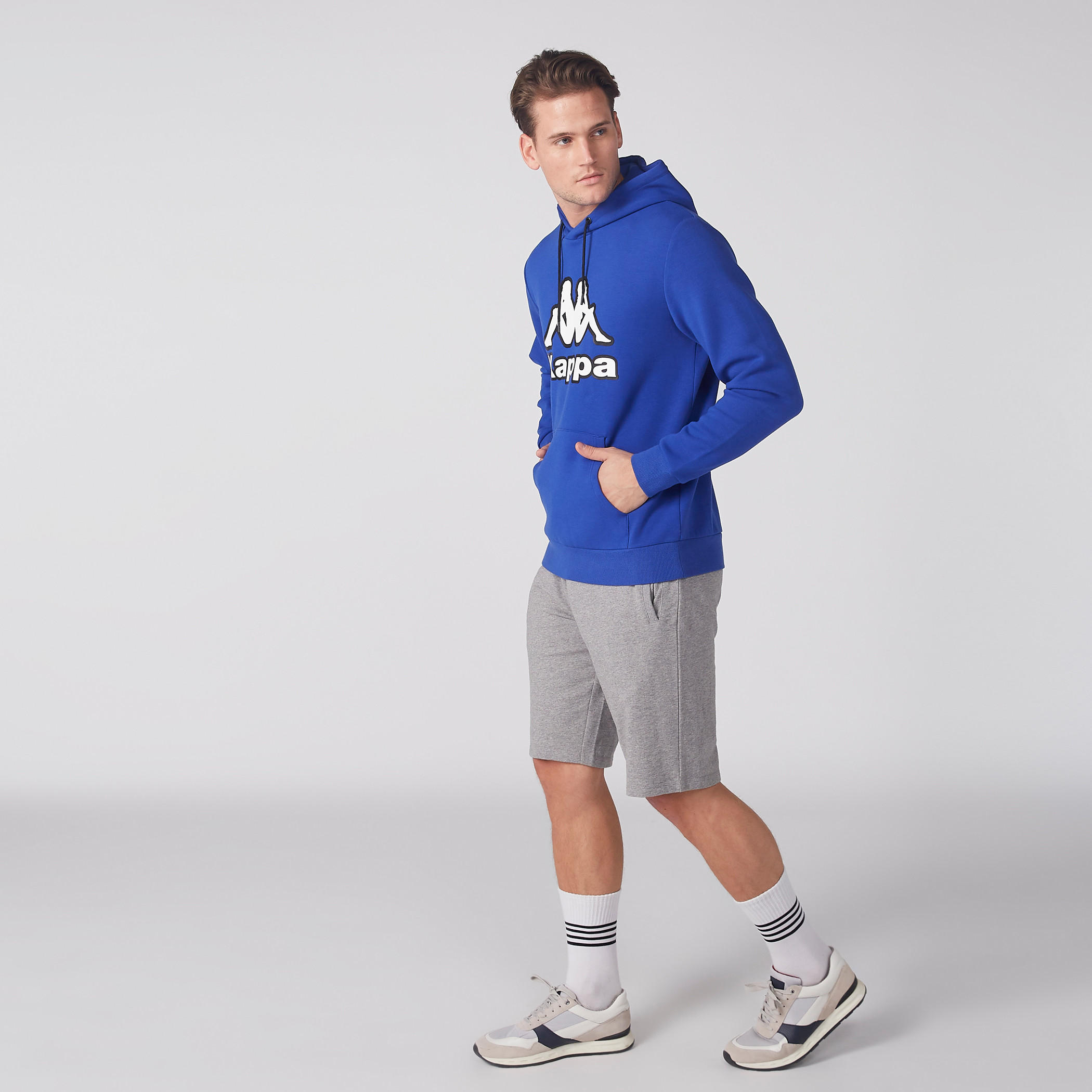 سويت شيرت بقبعة وأكمام طويلة وطبعات من كابا-men-winterwear-hoodiesandsweatshirts-image-1