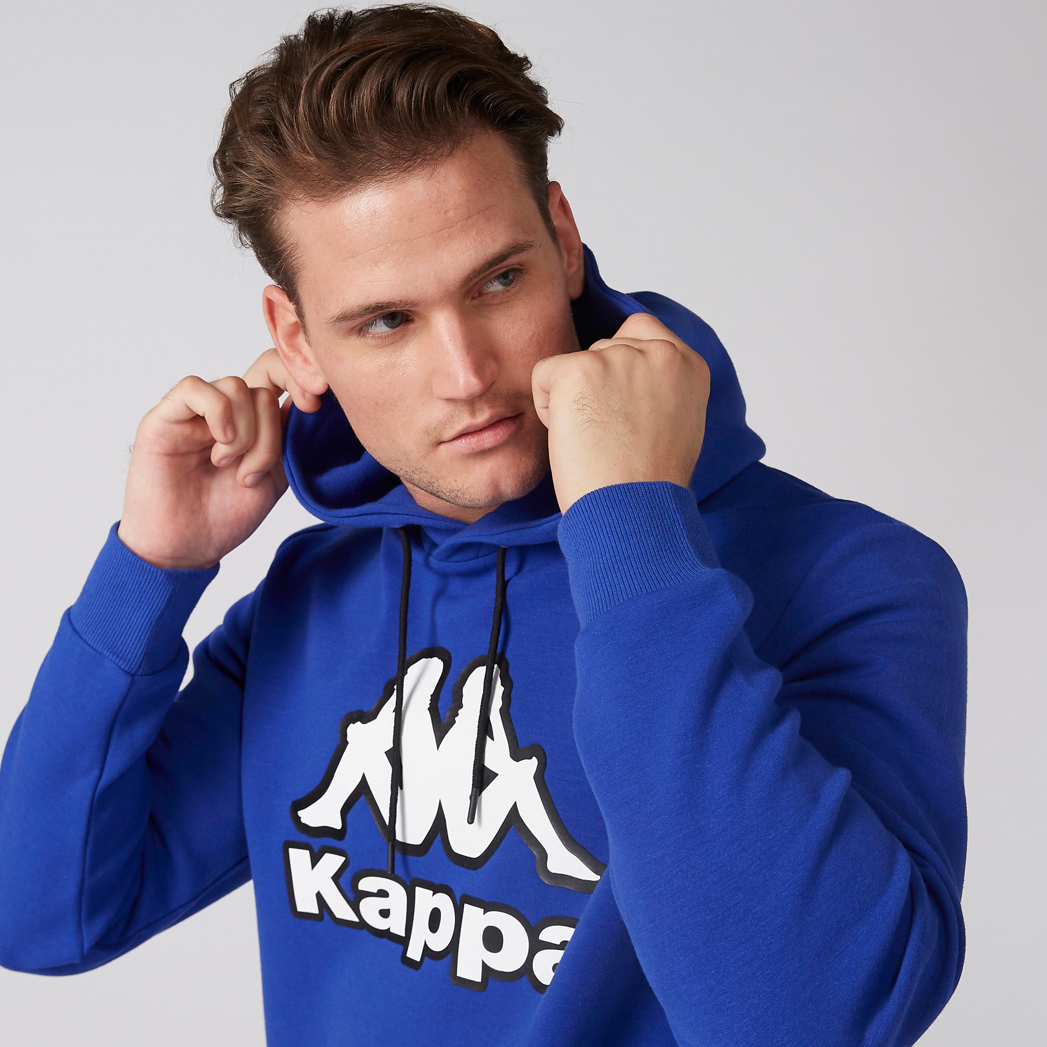 سويت شيرت بقبعة وأكمام طويلة وطبعات من كابا-men-winterwear-hoodiesandsweatshirts-image-2