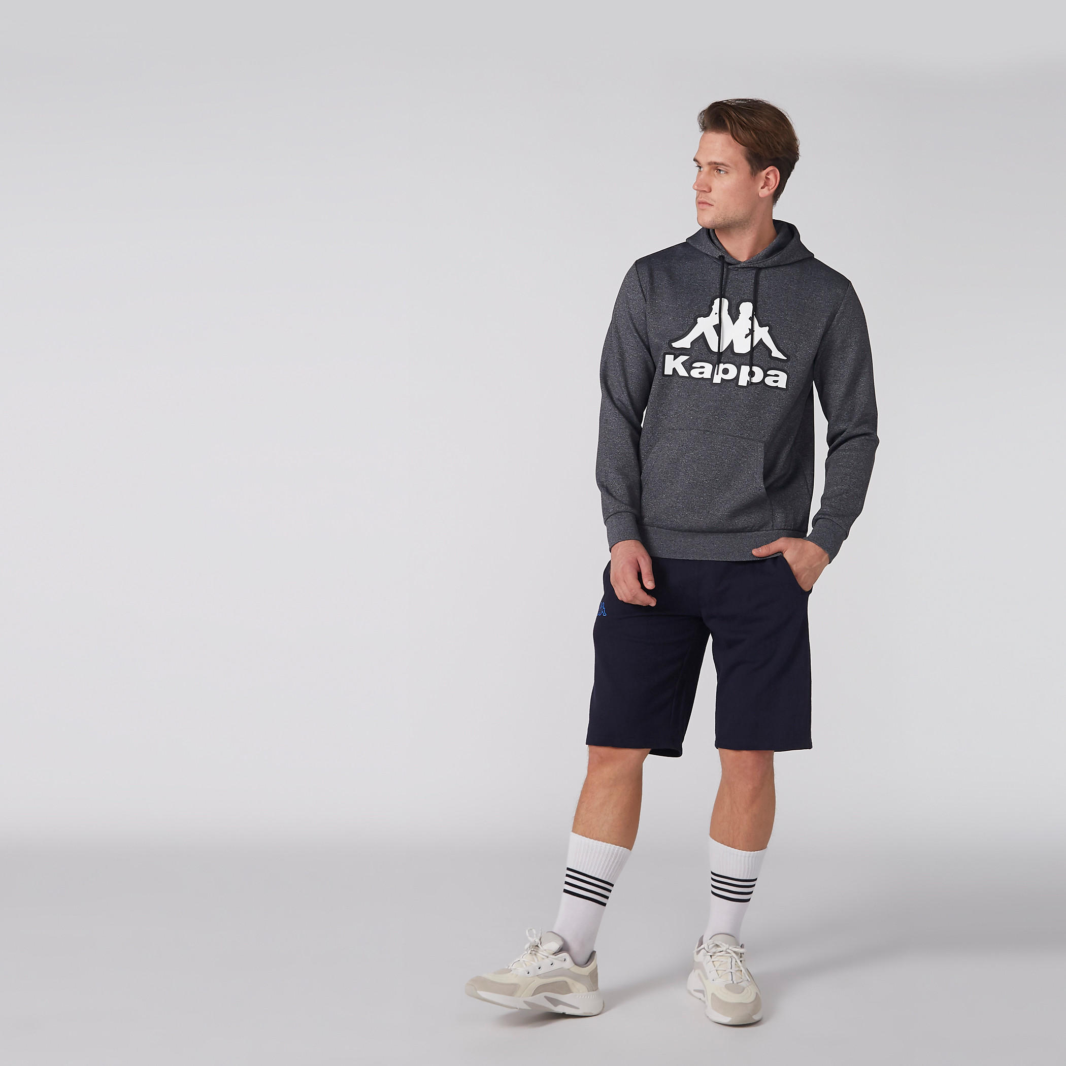سويت شيرت بقبعة وأكمام طويلة وطبعات من كابا-men-winterwear-hoodiesandsweatshirts-image-3