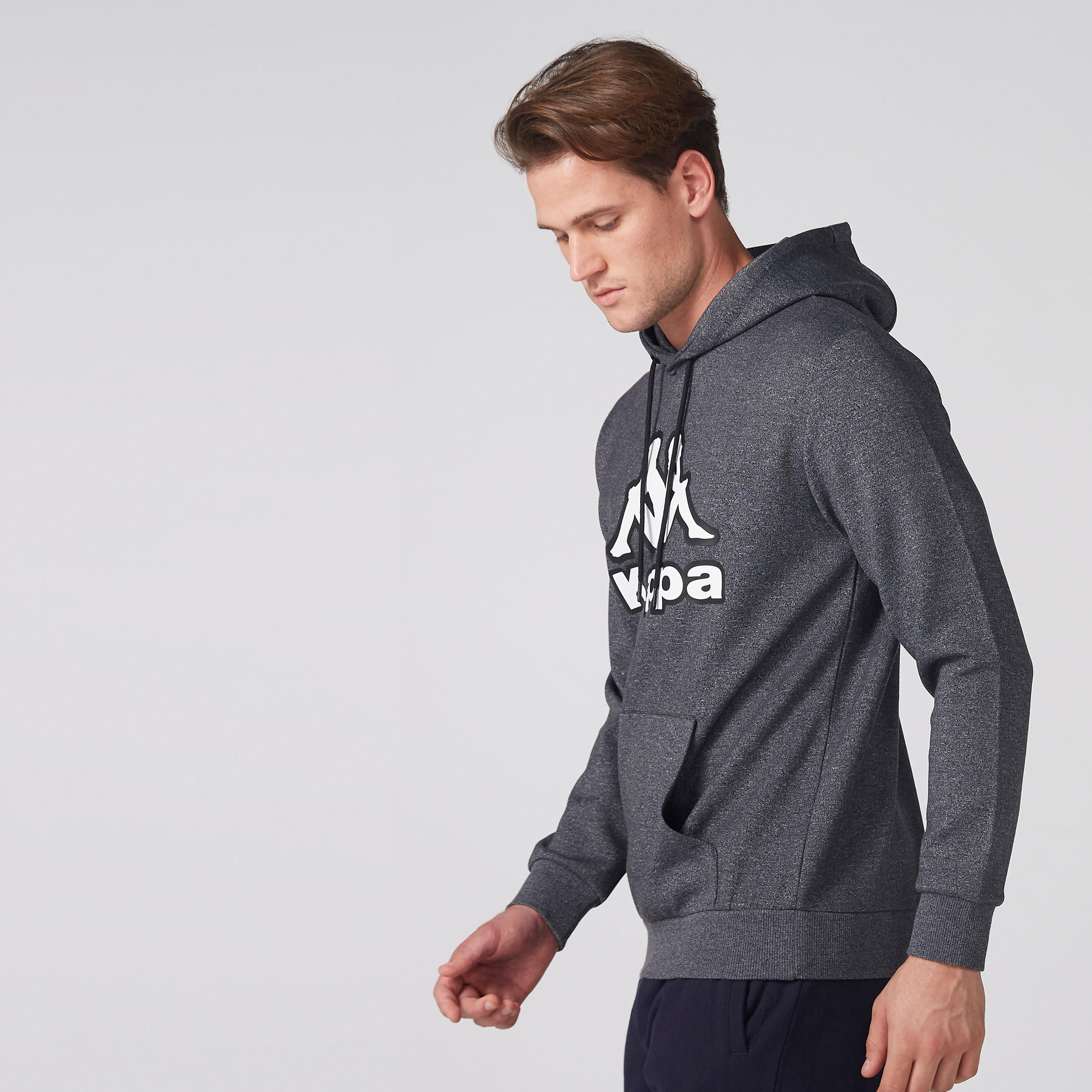 سويت شيرت بقبعة وأكمام طويلة وطبعات من كابا-men-winterwear-hoodiesandsweatshirts-image-4