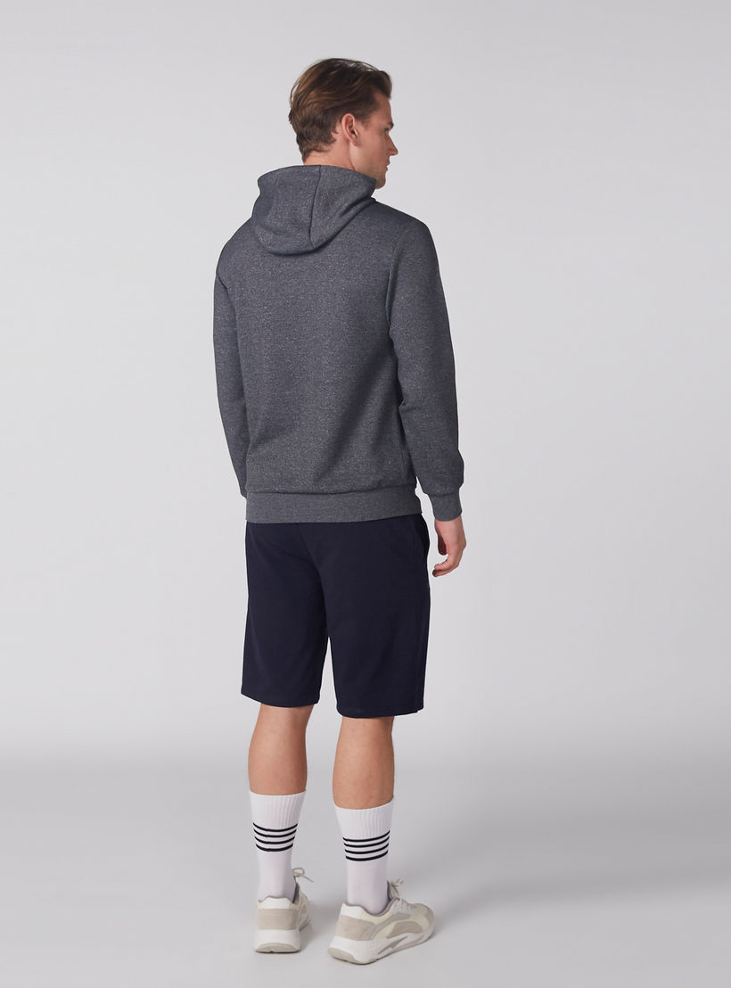 سويت شيرت بقبعة وأكمام طويلة وطبعات من كابا-men-winterwear-hoodiesandsweatshirts-image-6