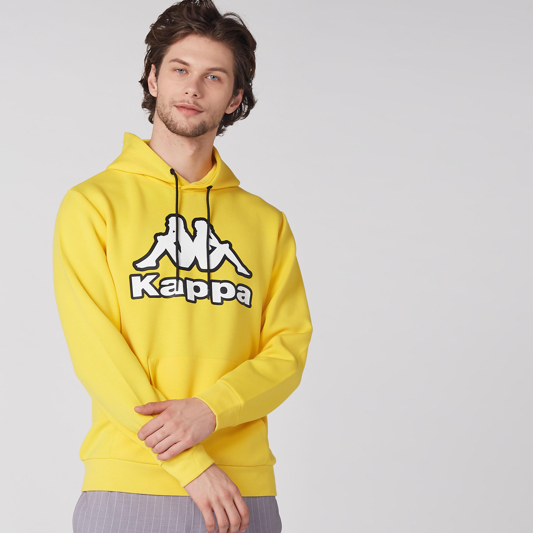سويت شيرت بقبعة وأكمام طويلة وطبعات من كابا-men-winterwear-hoodiesandsweatshirts-image-1