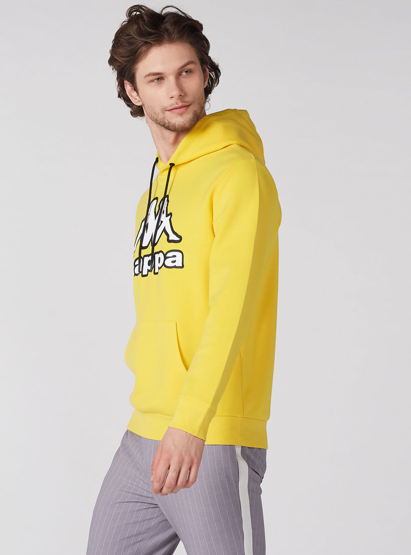 سويت شيرت بقبعة وأكمام طويلة وطبعات من كابا-men-winterwear-hoodiesandsweatshirts-image-4