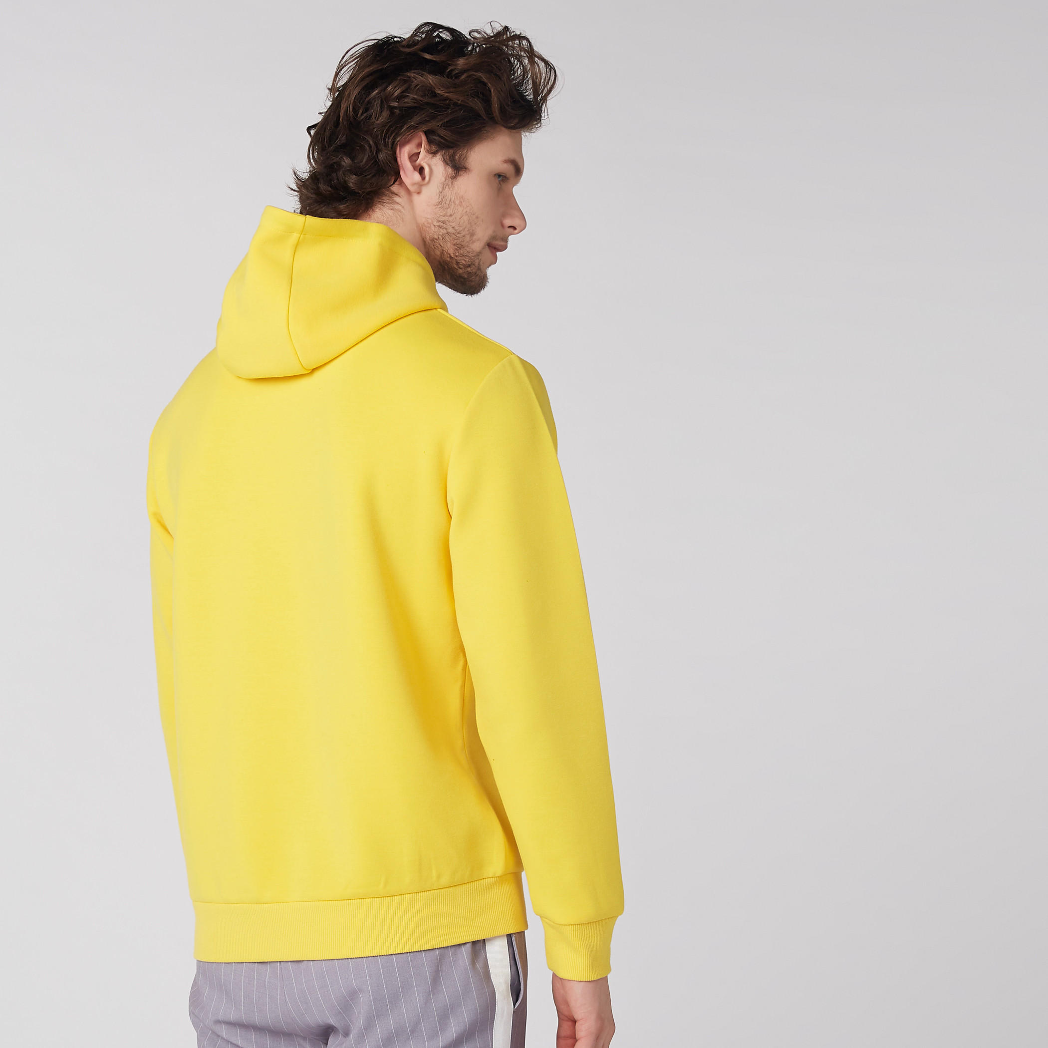 سويت شيرت بقبعة وأكمام طويلة وطبعات من كابا-men-winterwear-hoodiesandsweatshirts-image-5
