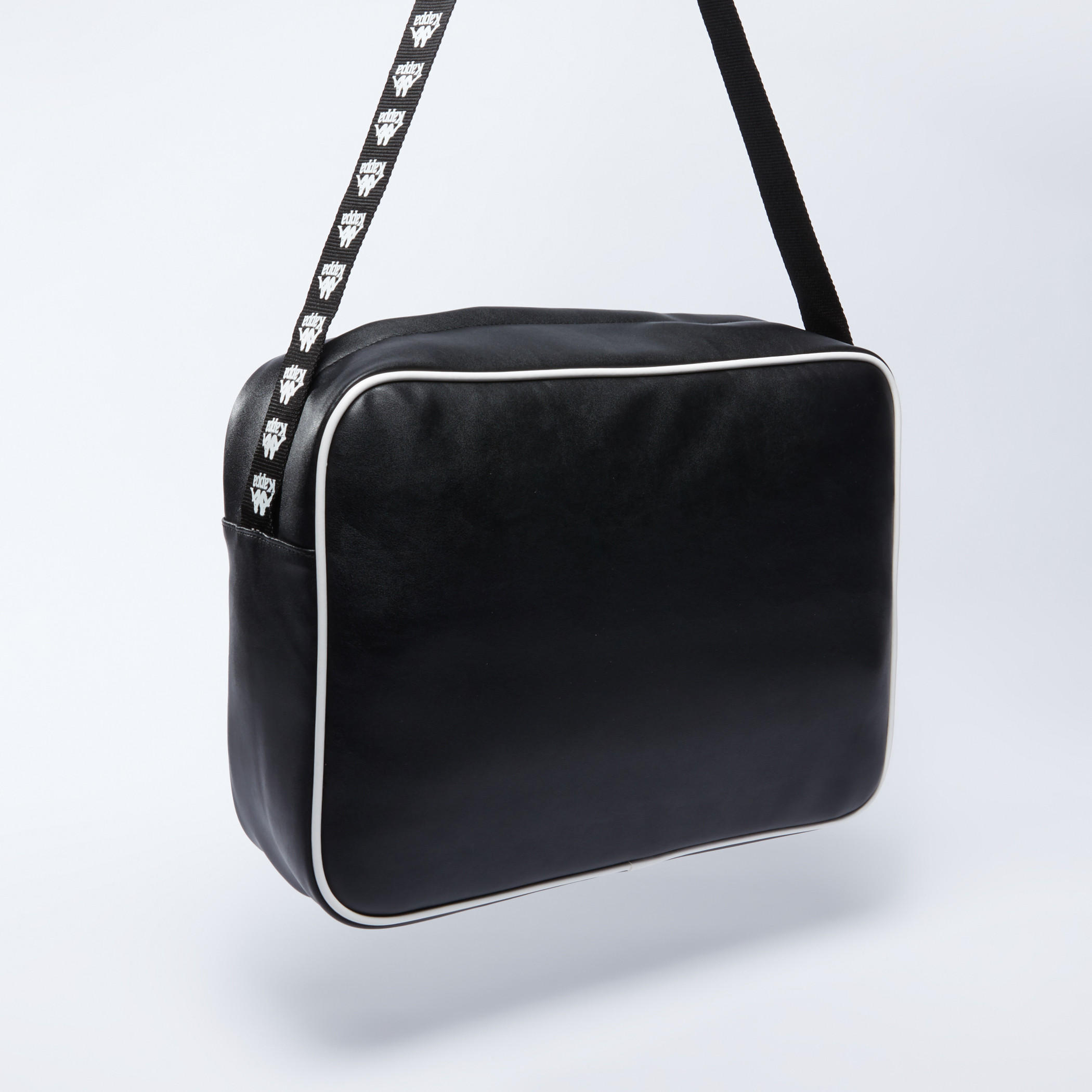 حقيبة كروس بودي بطبعات وسحّاب إغلاق من كابا-men-bags-image-3
