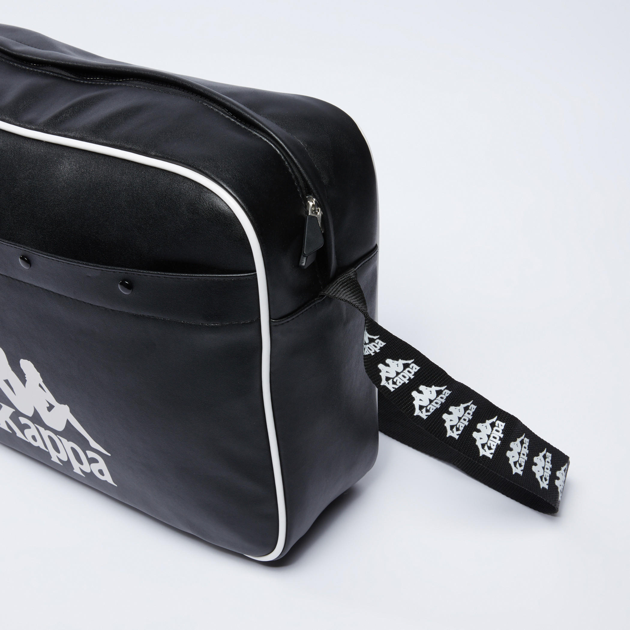 حقيبة كروس بودي بطبعات وسحّاب إغلاق من كابا-men-bags-image-4