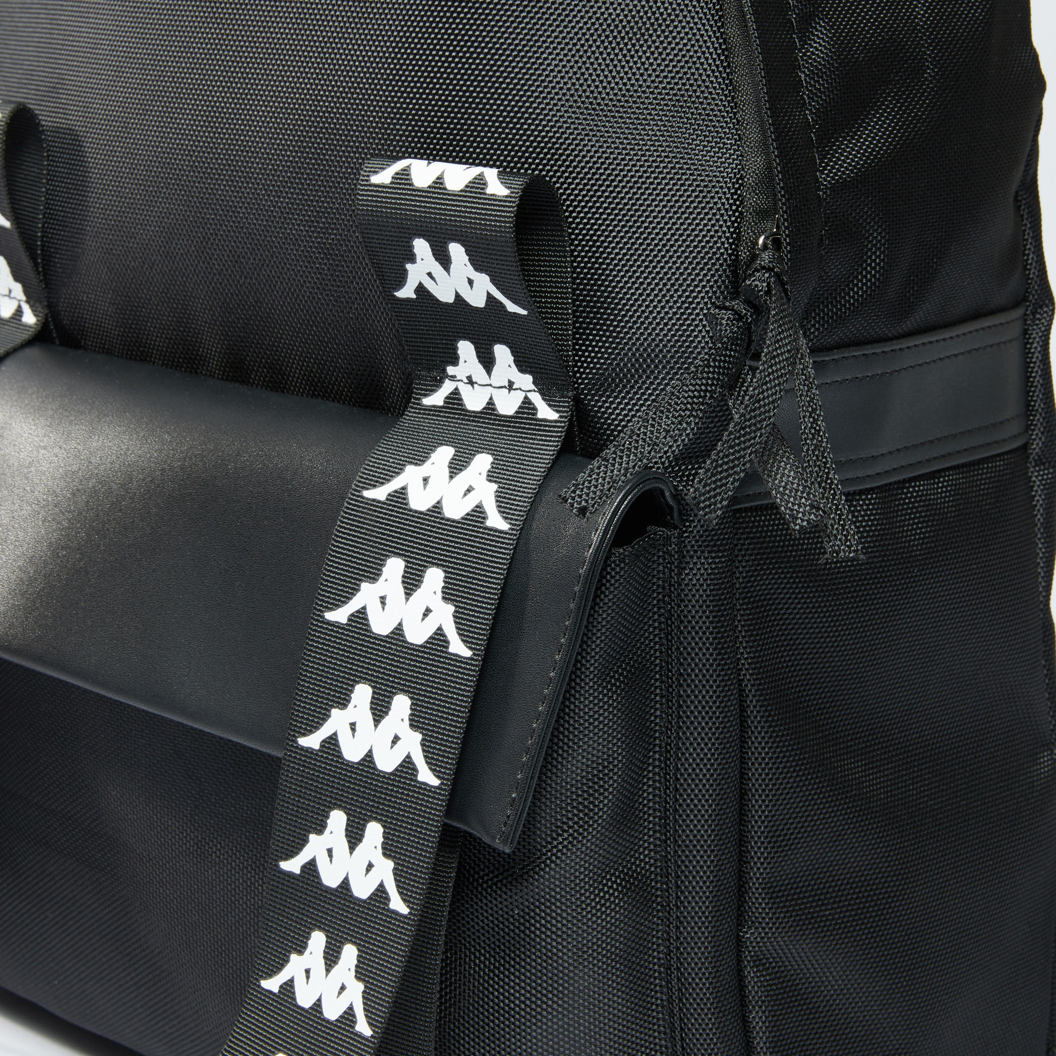 حقيبة ظهر بطبعات وحمّالات قابلة للتعديل من كابا-men-bags-image-4