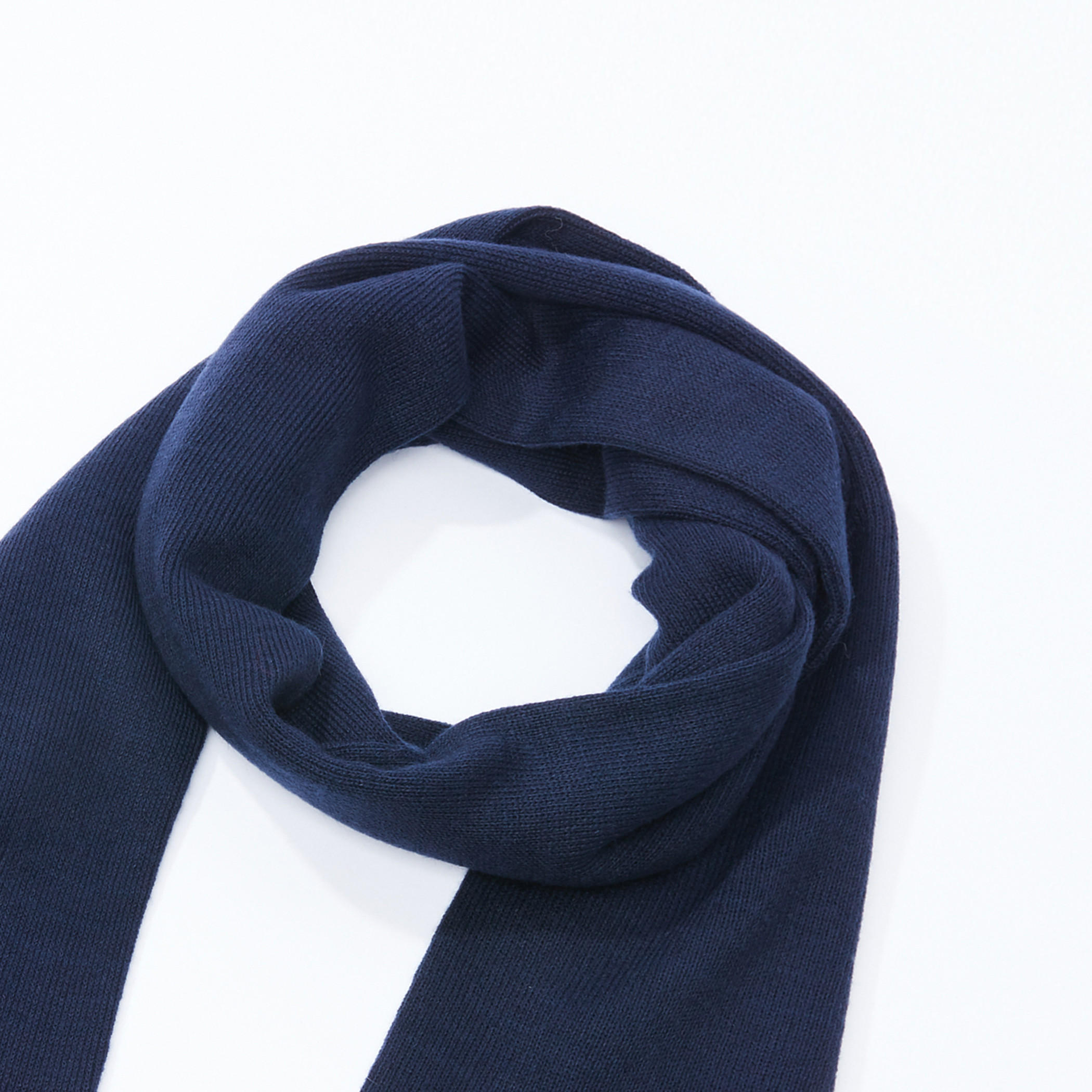 كوفيه مطرزة ومضلّعة من كابا-men-scarvesandgloves-image-2